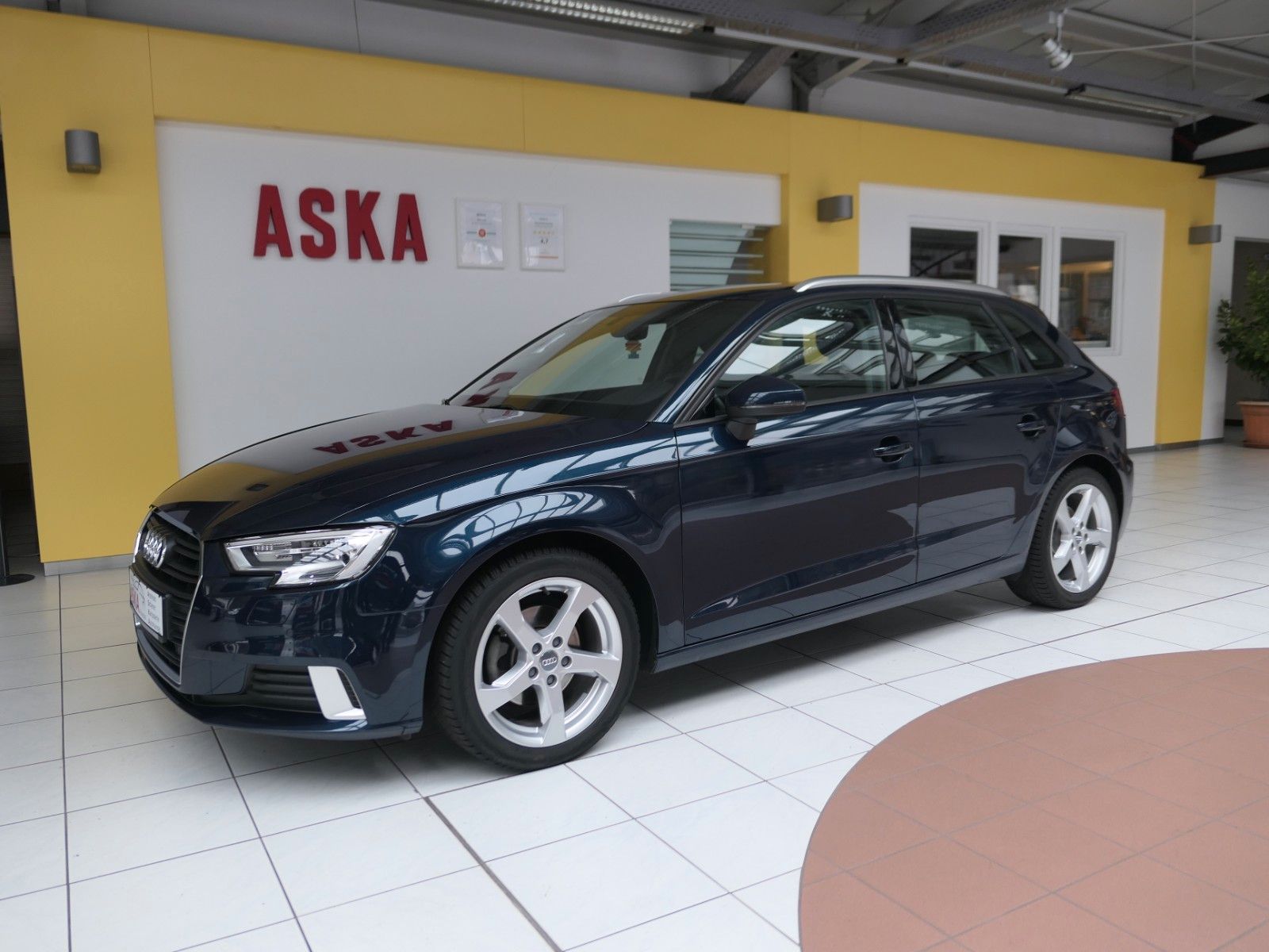 Fahrzeugabbildung Audi A3 Sportback TFSI sport*LM*PDC*NAVI*Xenon*´TOP