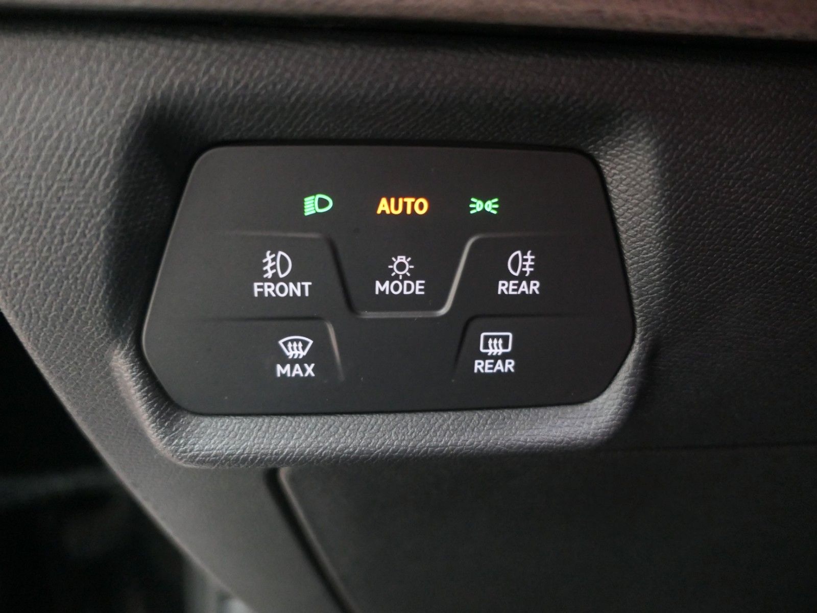 Fahrzeugabbildung SEAT Leon Xcellence*ACC*Navi+Appcon*LED*8fach LM*top