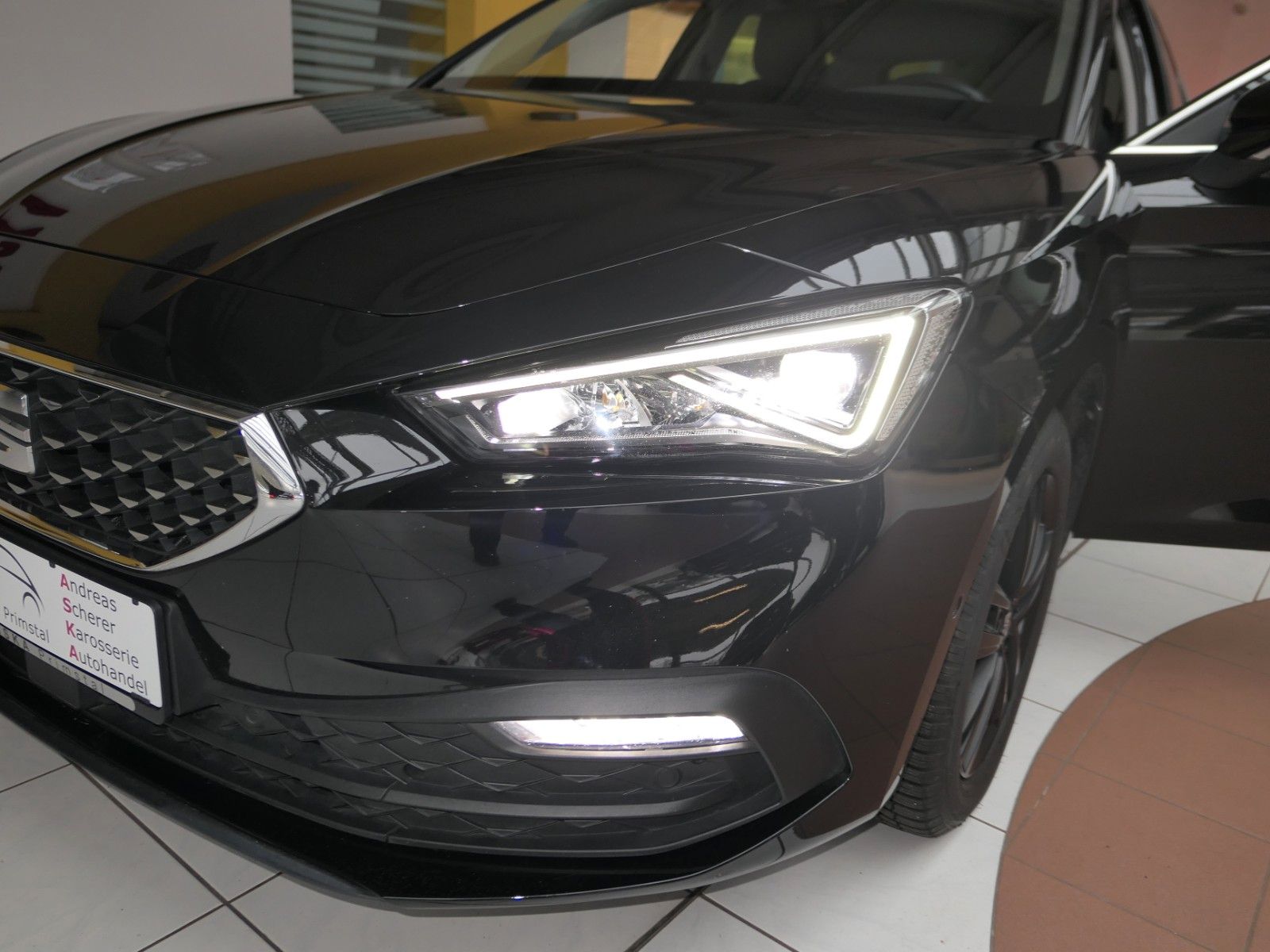 Fahrzeugabbildung SEAT Leon Xcellence*ACC*Navi+Appcon*LED*8fach LM*top