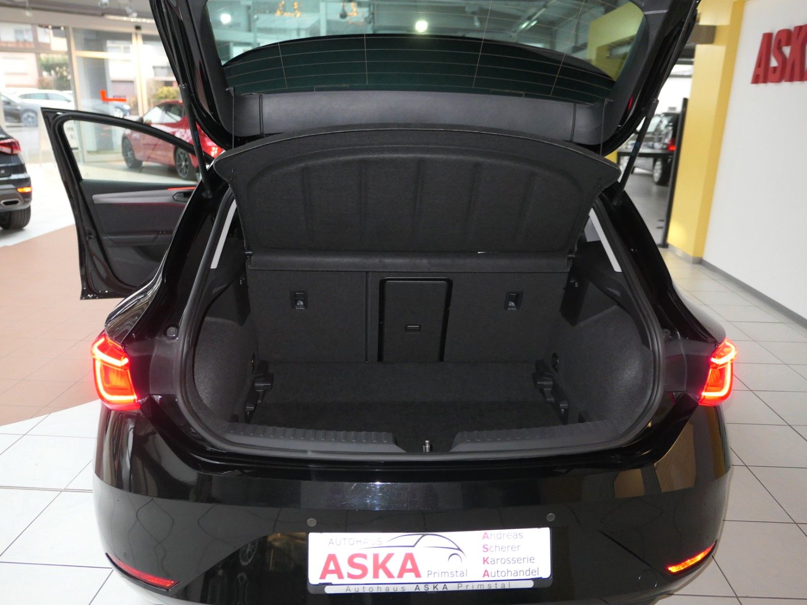 Fahrzeugabbildung SEAT Leon Xcellence*ACC*Navi+Appcon*LED*8fach LM*top