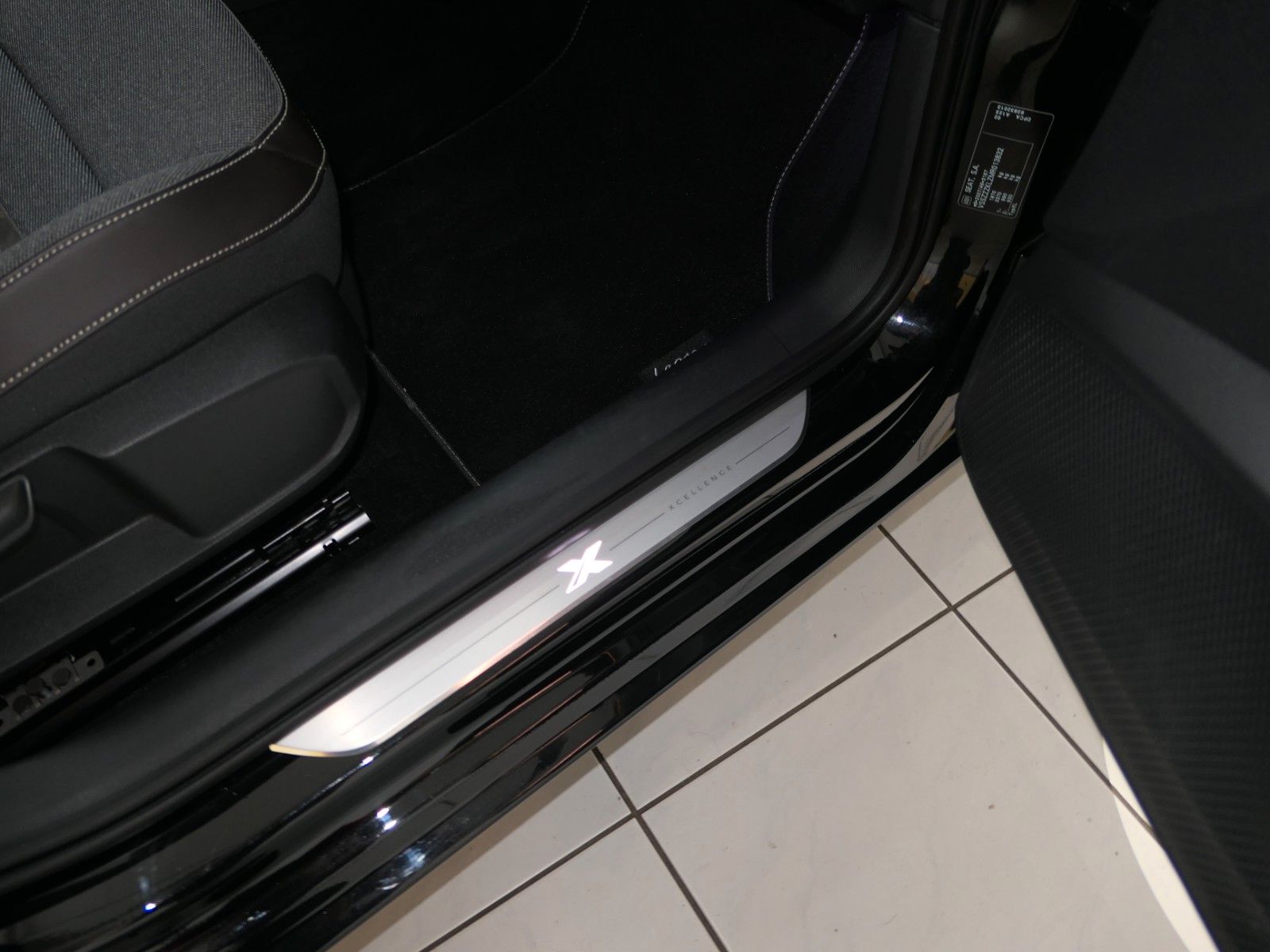 Fahrzeugabbildung SEAT Leon Xcellence*ACC*Navi+Appcon*LED*8fach LM*top