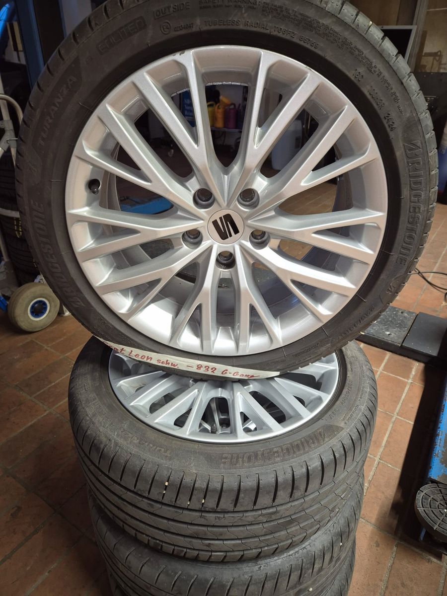 Fahrzeugabbildung SEAT Leon Xcellence*ACC*Navi+Appcon*LED*8fach LM*top