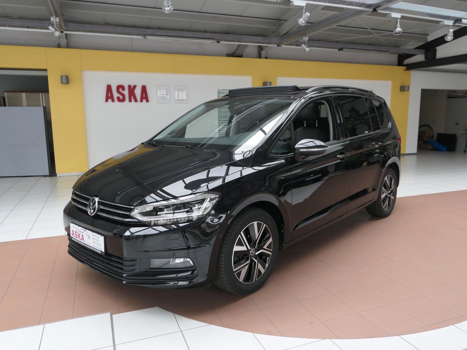 Volkswagen Touran AHK*NAVI*ACC*Alarm*St-heiz*Autom*Pano-dac