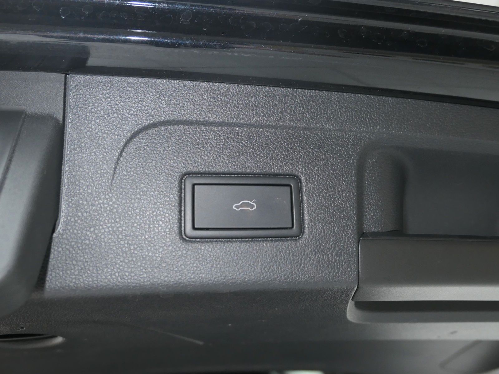 Fahrzeugabbildung Volkswagen Touran AHK*NAVI*ACC*Alarm*St-heiz*Autom*Pano-dac