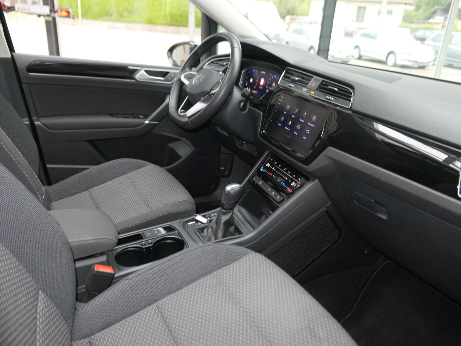 Fahrzeugabbildung Volkswagen Touran AHK*NAVI*ACC*Alarm*St-heiz*Autom*Pano-dac