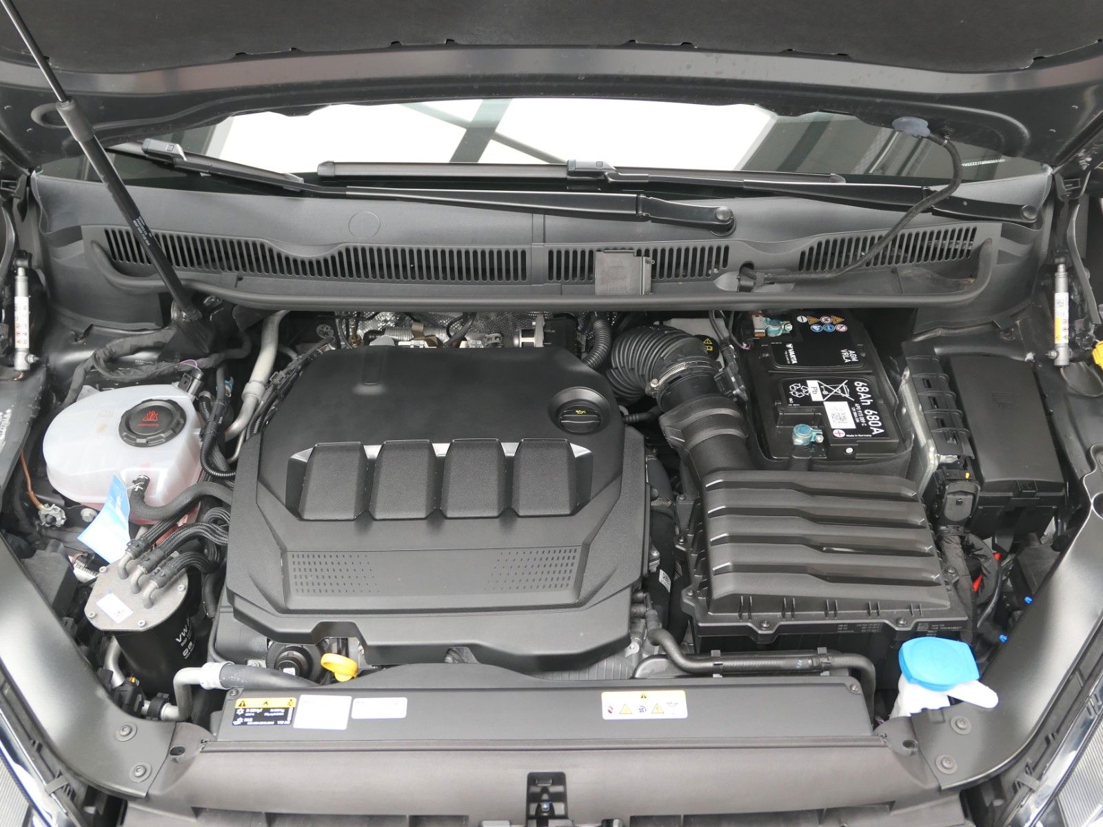 Fahrzeugabbildung Volkswagen Touran AHK*NAVI*ACC*Alarm*St-heiz*Autom*Pano-dac