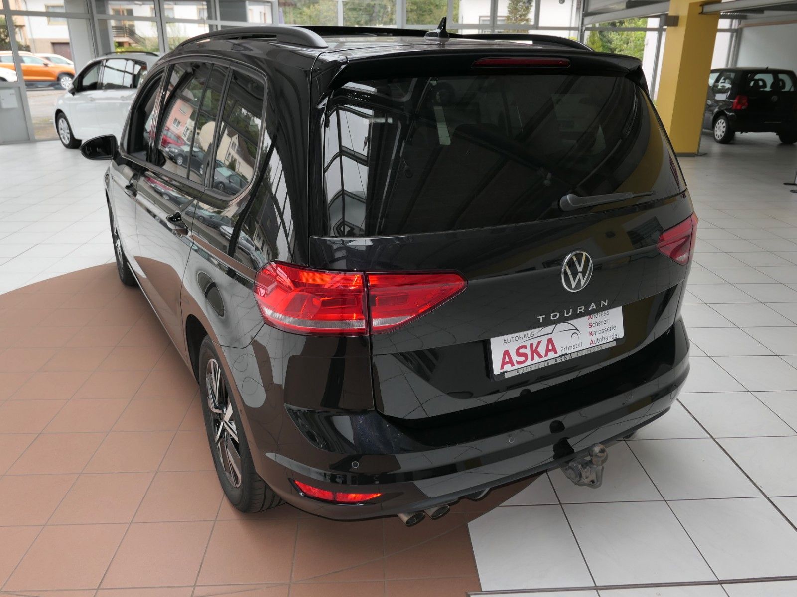 Fahrzeugabbildung Volkswagen Touran AHK*NAVI*ACC*Alarm*St-heiz*Autom*Pano-dac