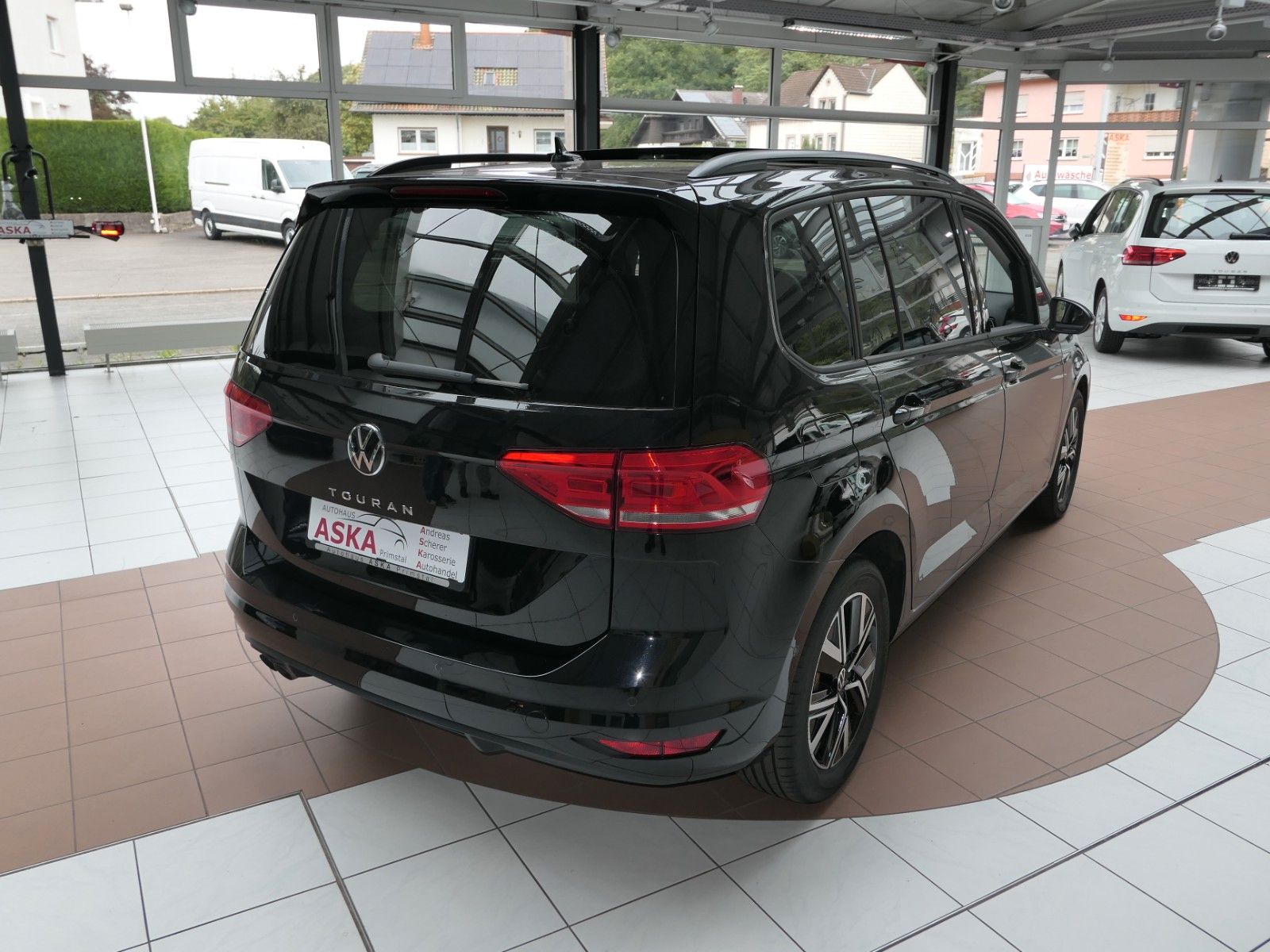 Fahrzeugabbildung Volkswagen Touran AHK*NAVI*ACC*Alarm*St-heiz*Autom*Pano-dac