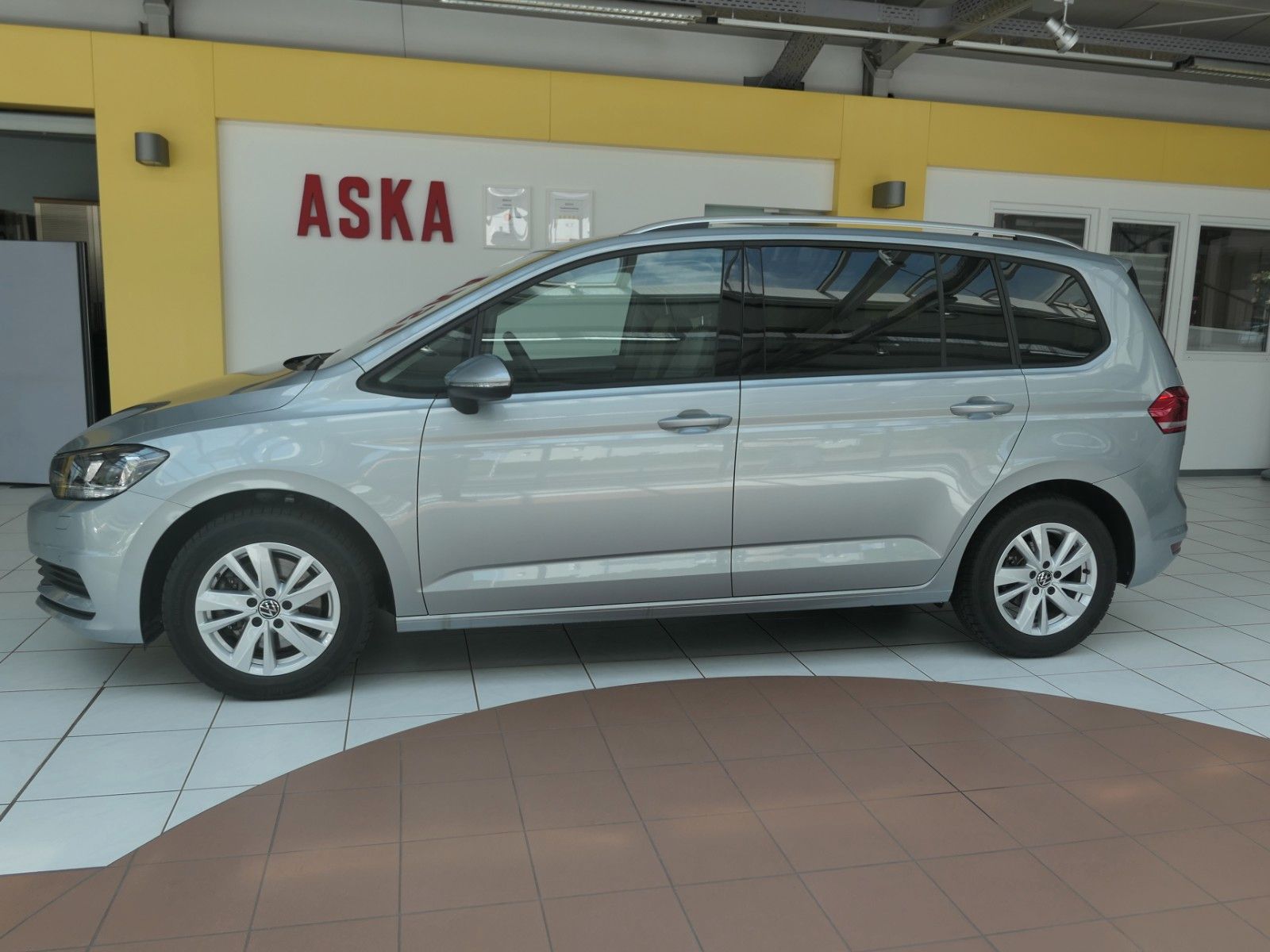 Volkswagen Touran 1.5 DSG*LM*NAVI*AHK*ACC*LM*RFK*7Sitze