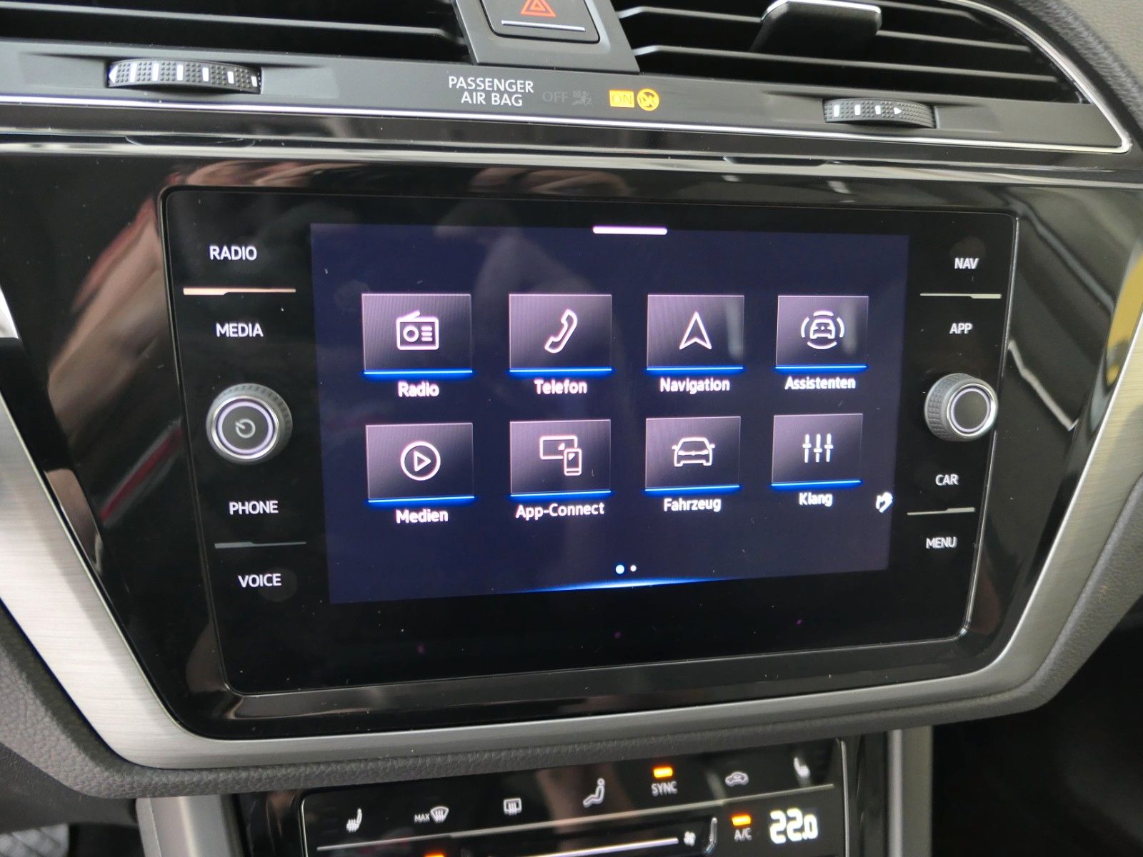 Fahrzeugabbildung Volkswagen Touran 1.5 DSG*LM*NAVI*AHK*ACC*LM*RFK*7Sitze