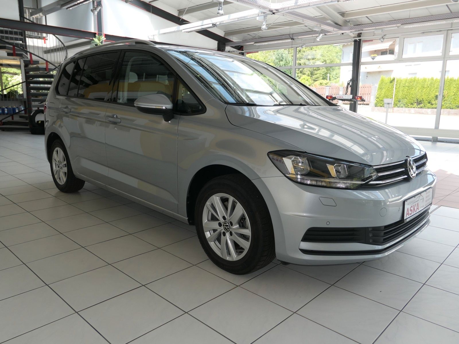 Fahrzeugabbildung Volkswagen Touran 1.5 DSG*LM*NAVI*AHK*ACC*LM*RFK*7Sitze
