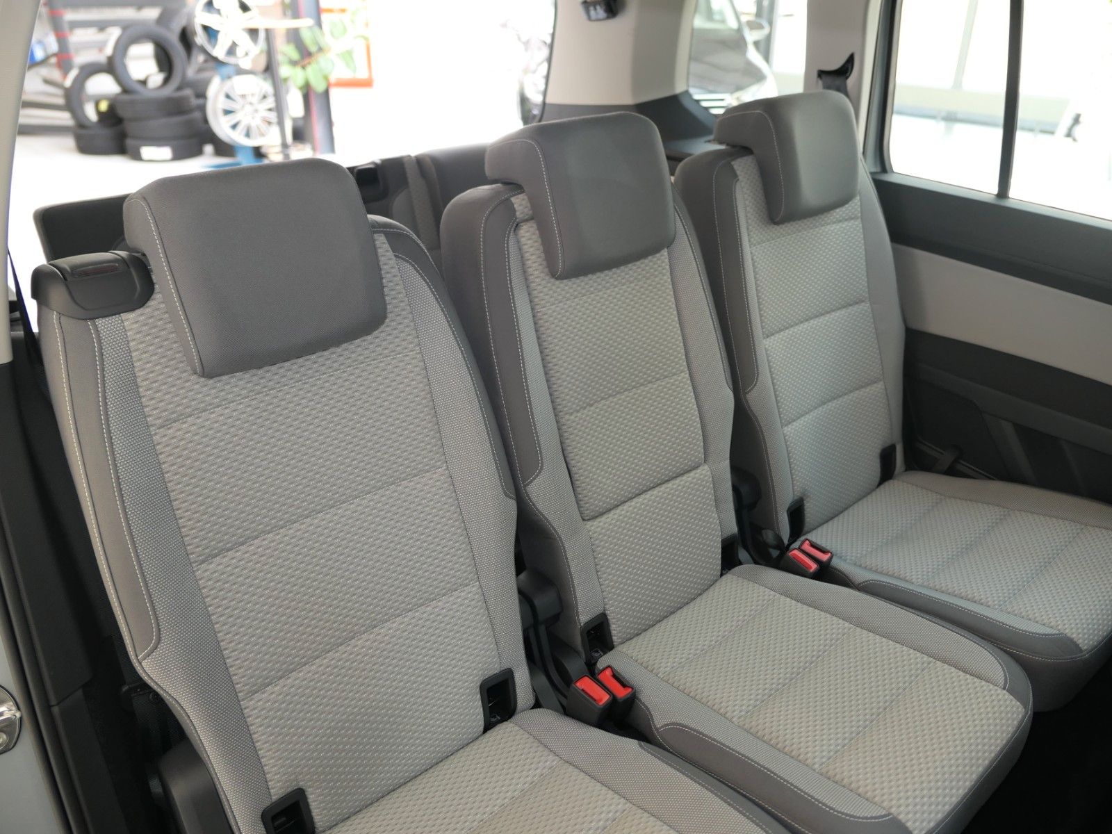 Fahrzeugabbildung Volkswagen Touran 1.5 DSG*LM*NAVI*AHK*ACC*LM*RFK*7Sitze