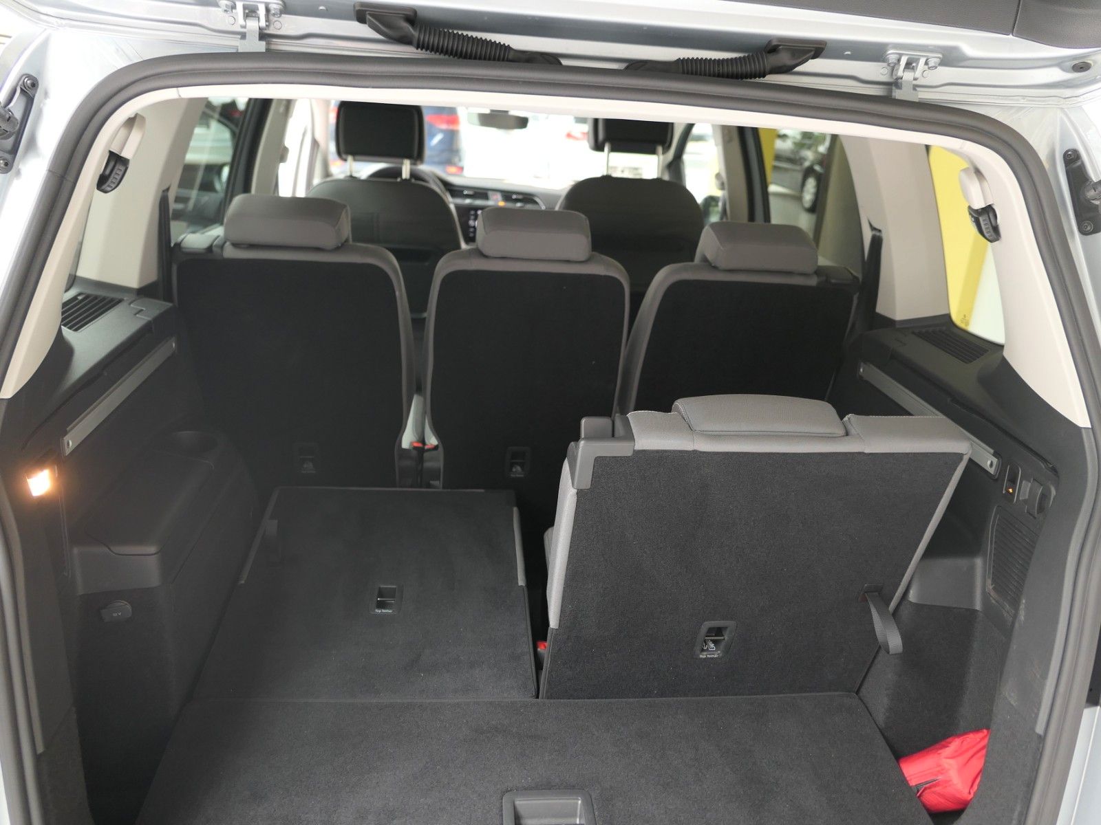 Fahrzeugabbildung Volkswagen Touran 1.5 DSG*LM*NAVI*AHK*ACC*LM*RFK*7Sitze