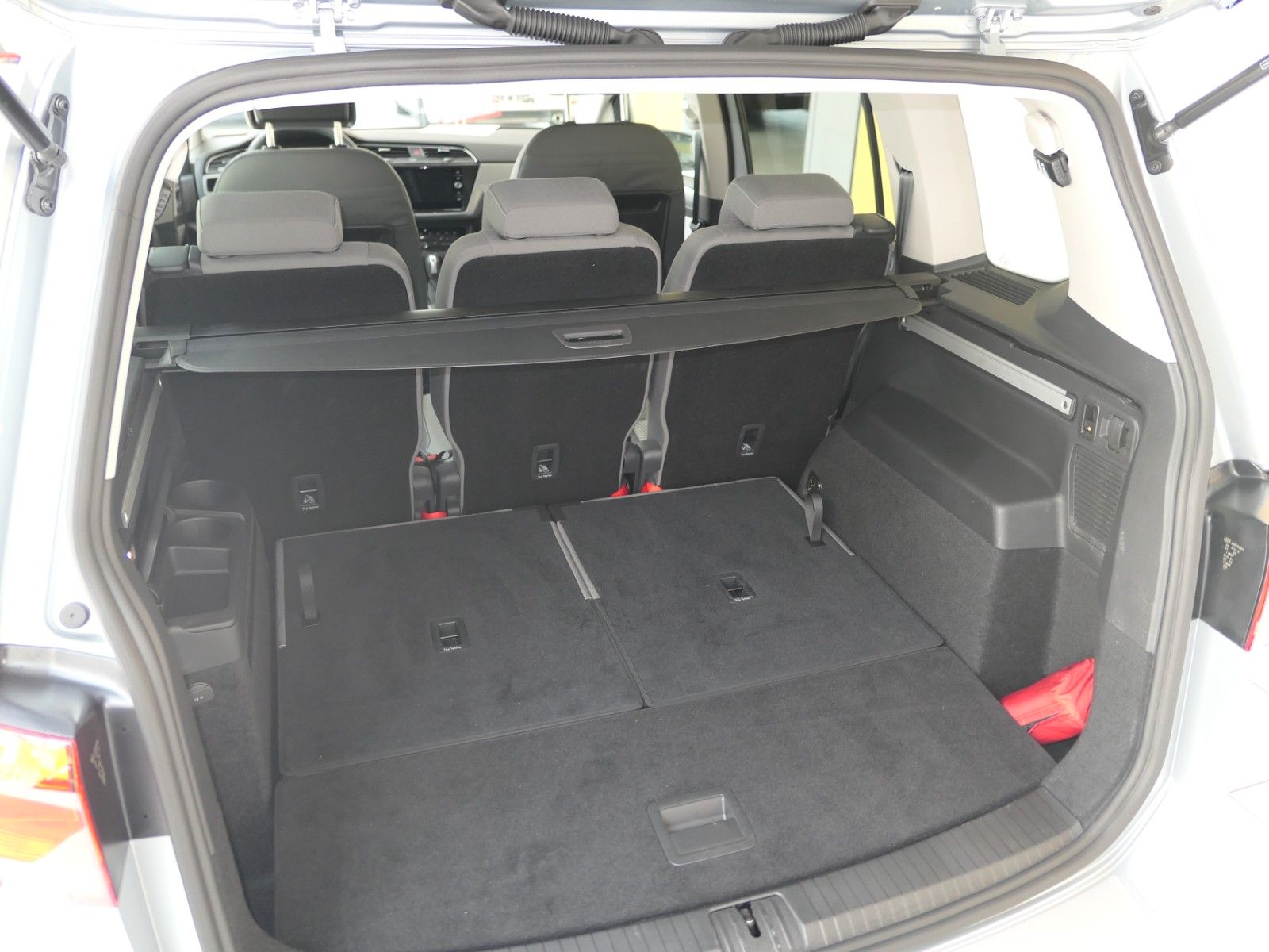 Fahrzeugabbildung Volkswagen Touran 1.5 DSG*LM*NAVI*AHK*ACC*LM*RFK*7Sitze