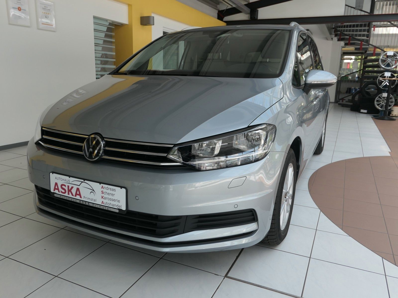 Fahrzeugabbildung Volkswagen Touran 1.5 DSG*LM*NAVI*AHK*ACC*LM*RFK*7Sitze