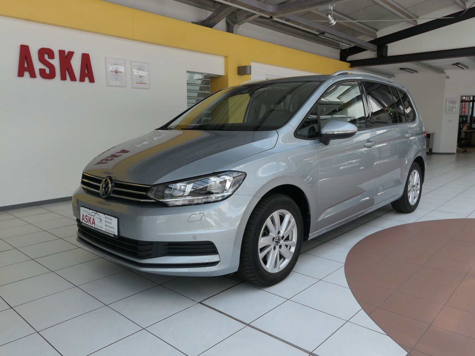 Fahrzeugabbildung Volkswagen Touran 1.5 DSG*LM*NAVI*AHK*ACC*LM*RFK*7Sitze