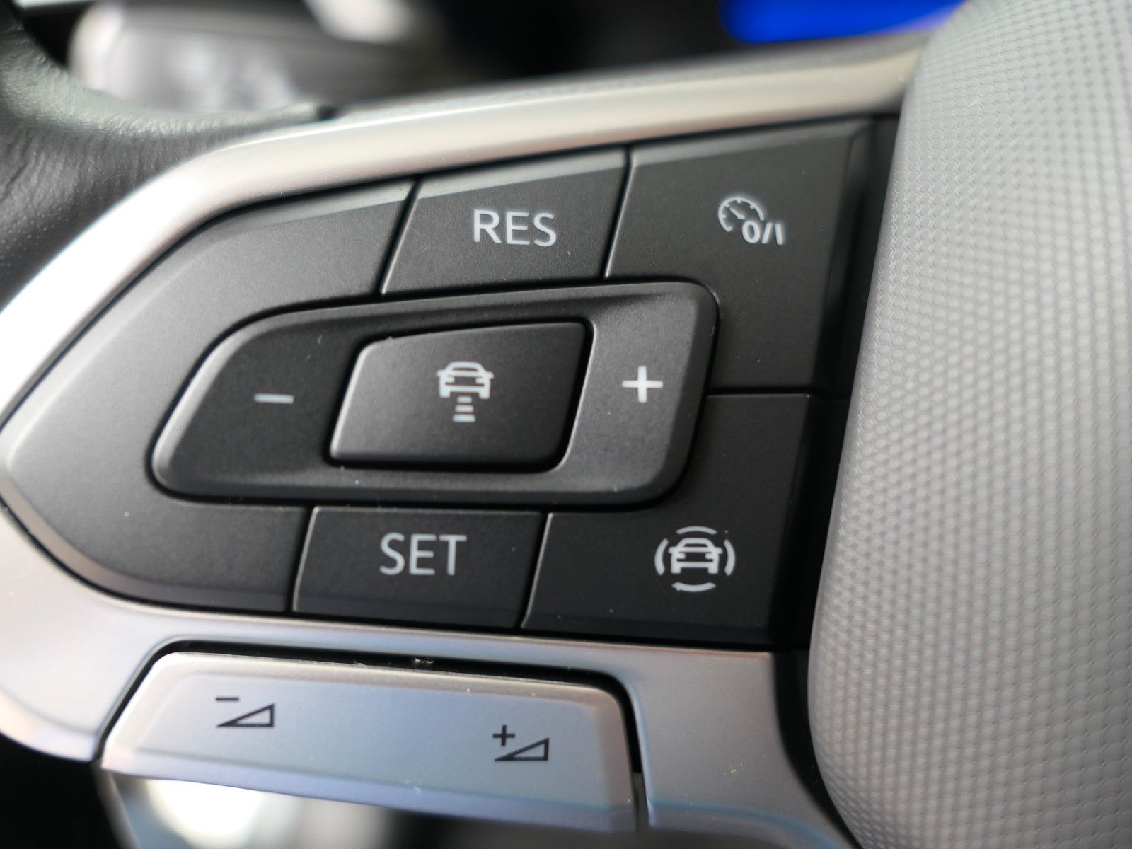 Fahrzeugabbildung Volkswagen Touran 1.5 DSG*LM*NAVI*AHK*ACC*LM*RFK*7Sitze