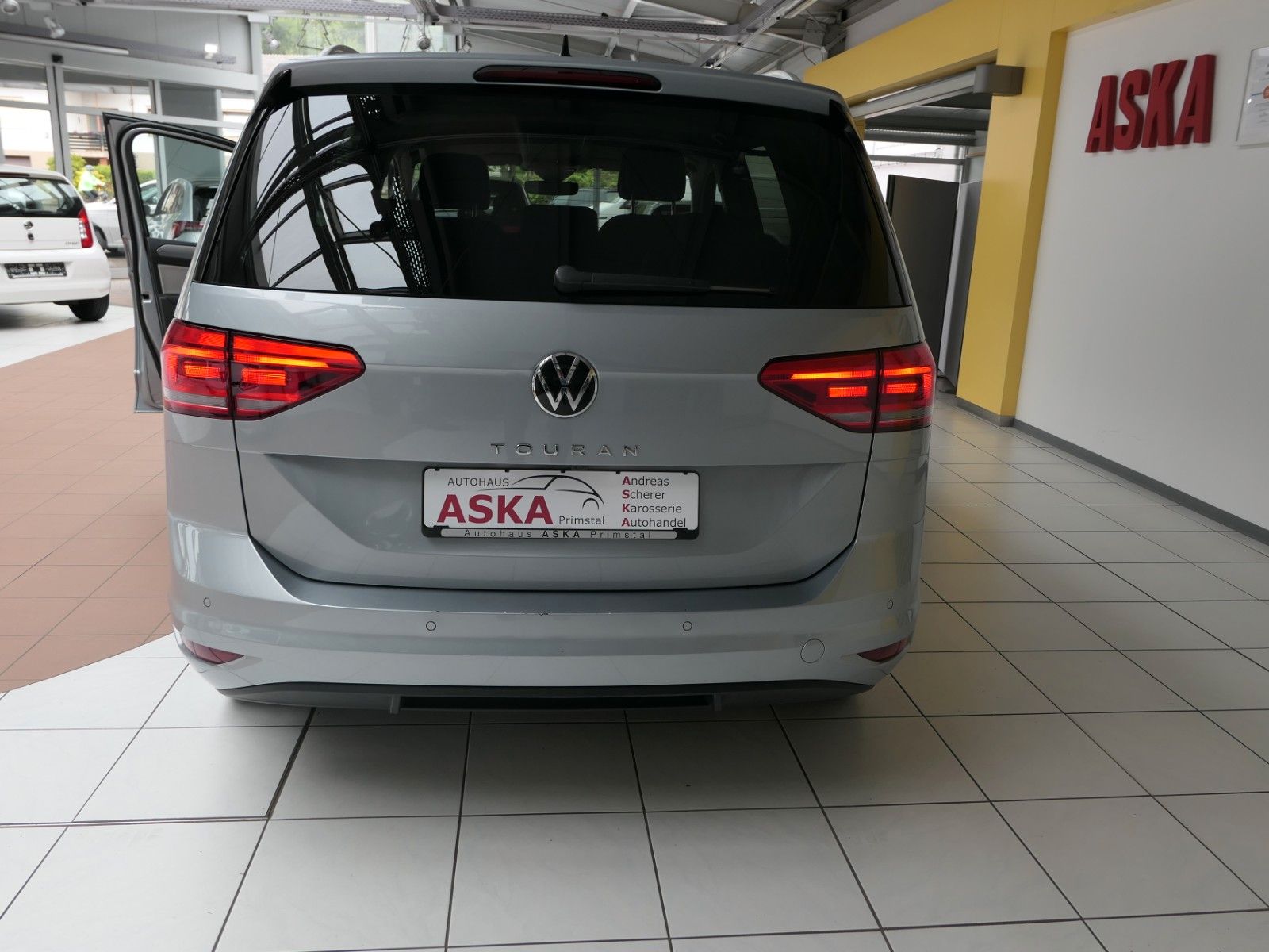 Fahrzeugabbildung Volkswagen Touran 1.5 DSG*LM*NAVI*AHK*ACC*LM*RFK*7Sitze