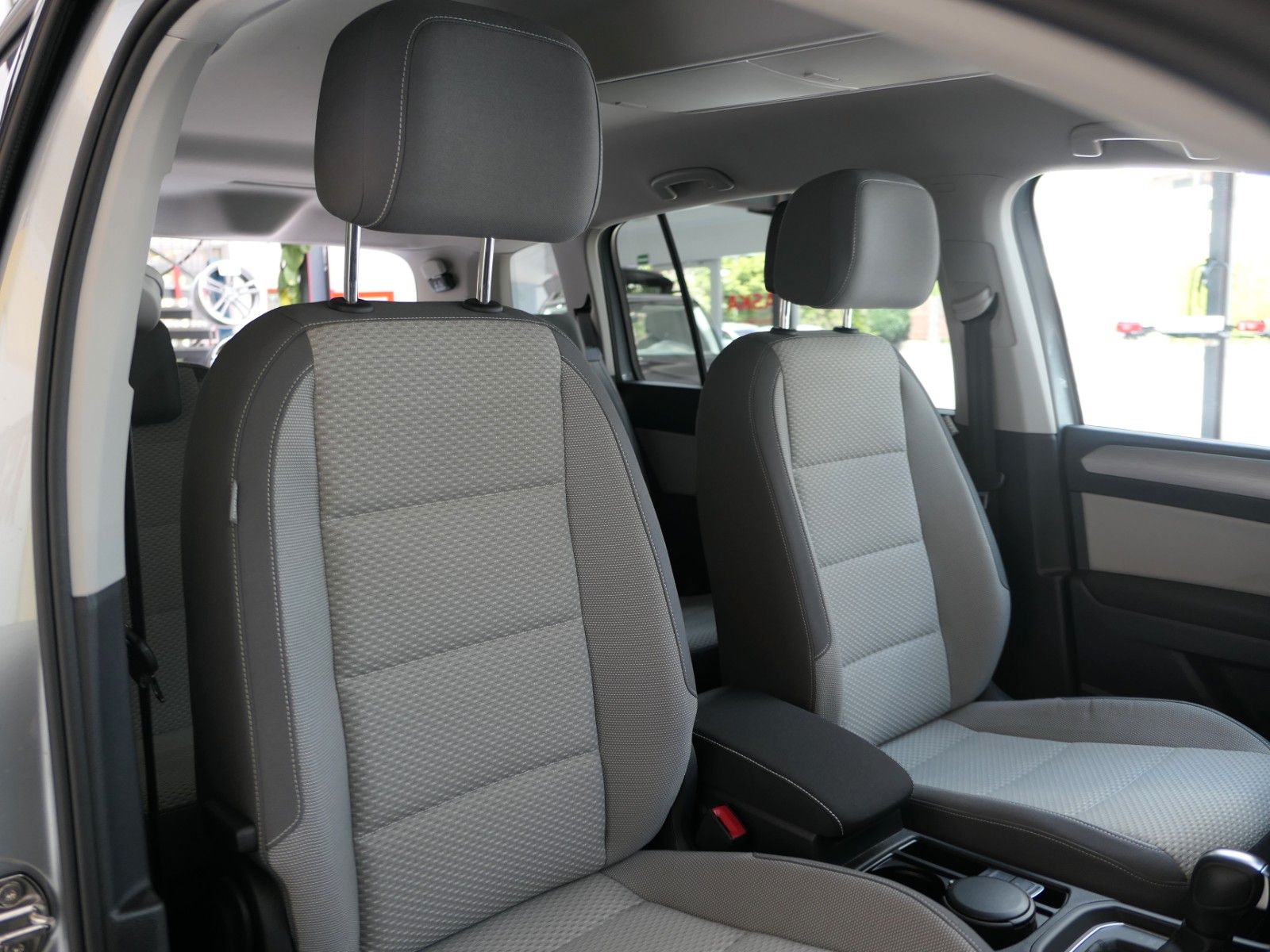 Fahrzeugabbildung Volkswagen Touran 1.5 DSG*LM*NAVI*AHK*ACC*LM*RFK*7Sitze