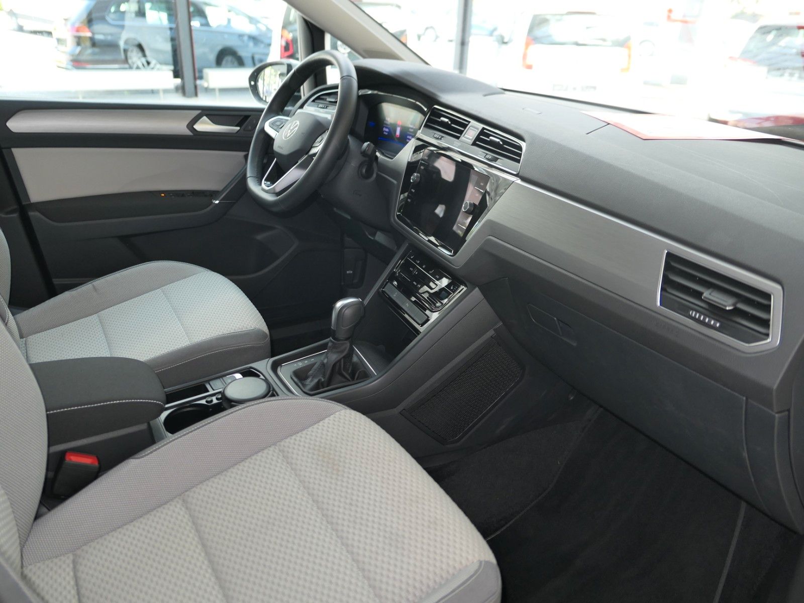 Fahrzeugabbildung Volkswagen Touran 1.5 DSG*LM*NAVI*AHK*ACC*LM*RFK*7Sitze