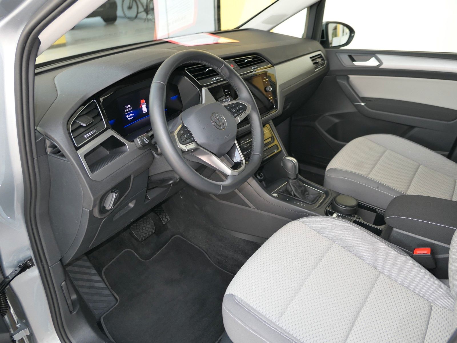 Fahrzeugabbildung Volkswagen Touran 1.5 DSG*LM*NAVI*AHK*ACC*LM*RFK*7Sitze