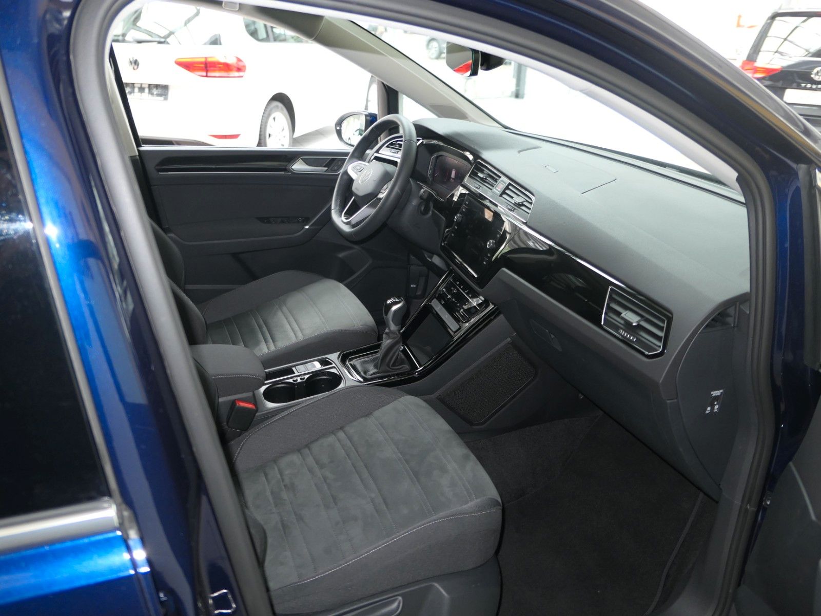 Fahrzeugabbildung Volkswagen Touran Highline 1.5 Navi*LM*ACC*LM*Panoramad