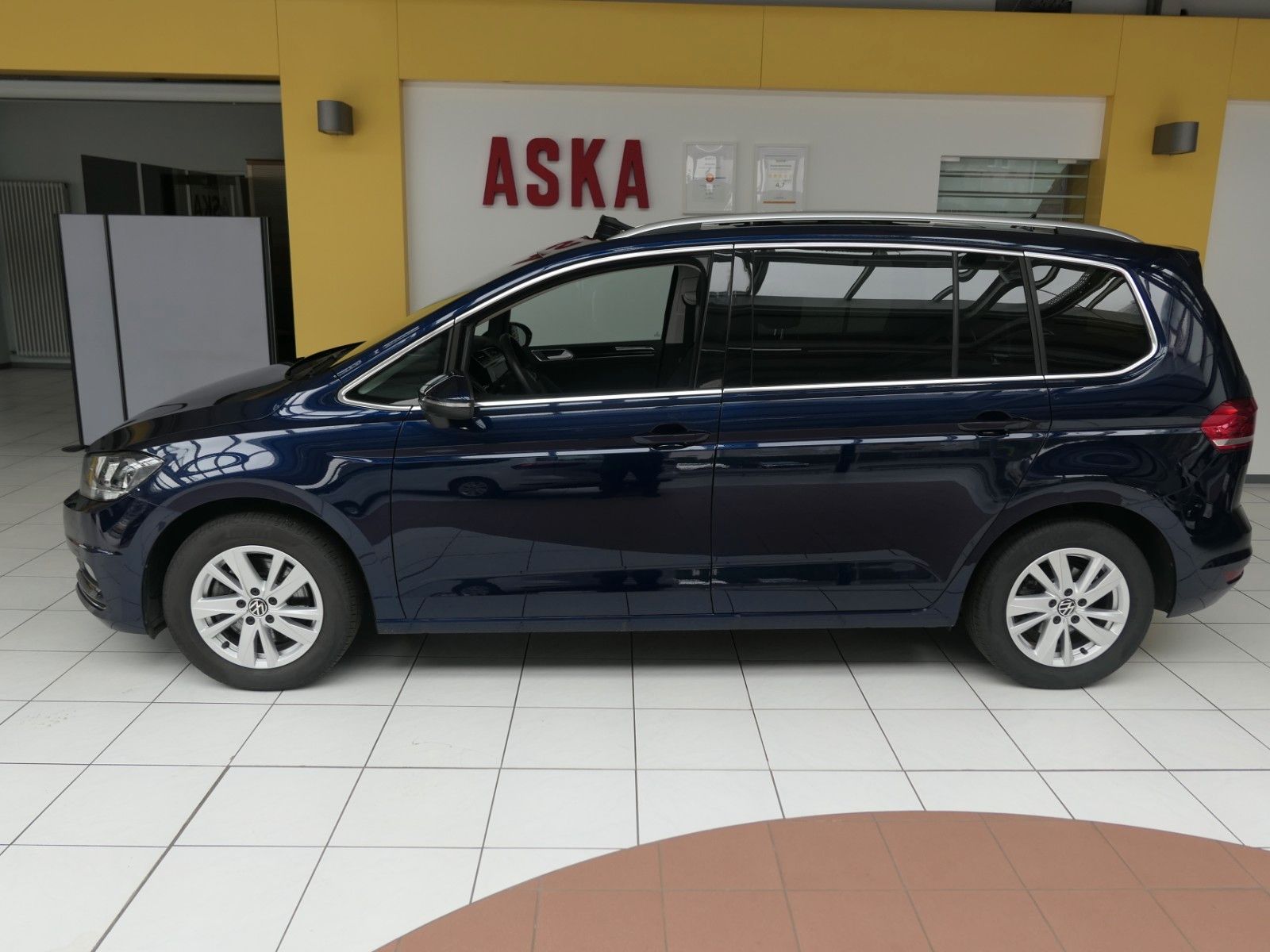 Fahrzeugabbildung Volkswagen Touran Highline 1.5 Navi*LM*ACC*LM*Panoramad