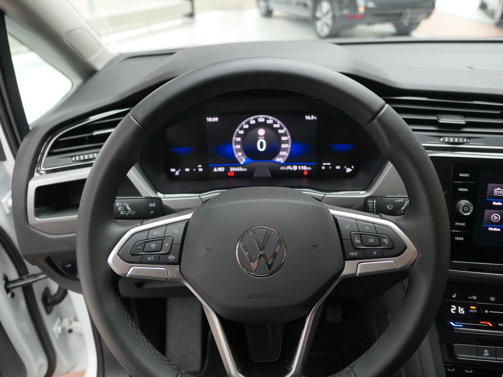 Fahrzeugabbildung Volkswagen Touran 1.5 *NAVI*PDC*ACC*LM*7Sitze*Appconnct...