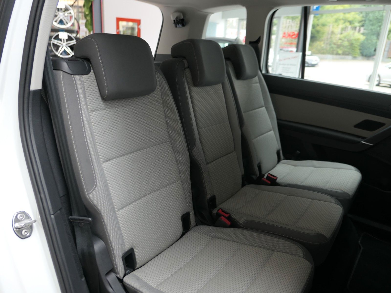 Fahrzeugabbildung Volkswagen Touran 1.5 *NAVI*PDC*ACC*LM*7Sitze*Appconnct...