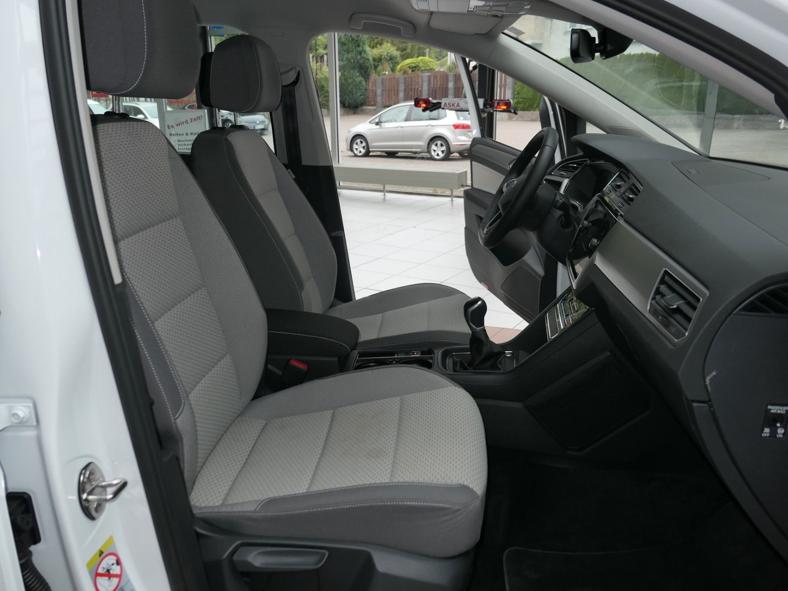 Fahrzeugabbildung Volkswagen Touran 1.5 *NAVI*PDC*ACC*LM*7Sitze*Appconnct...