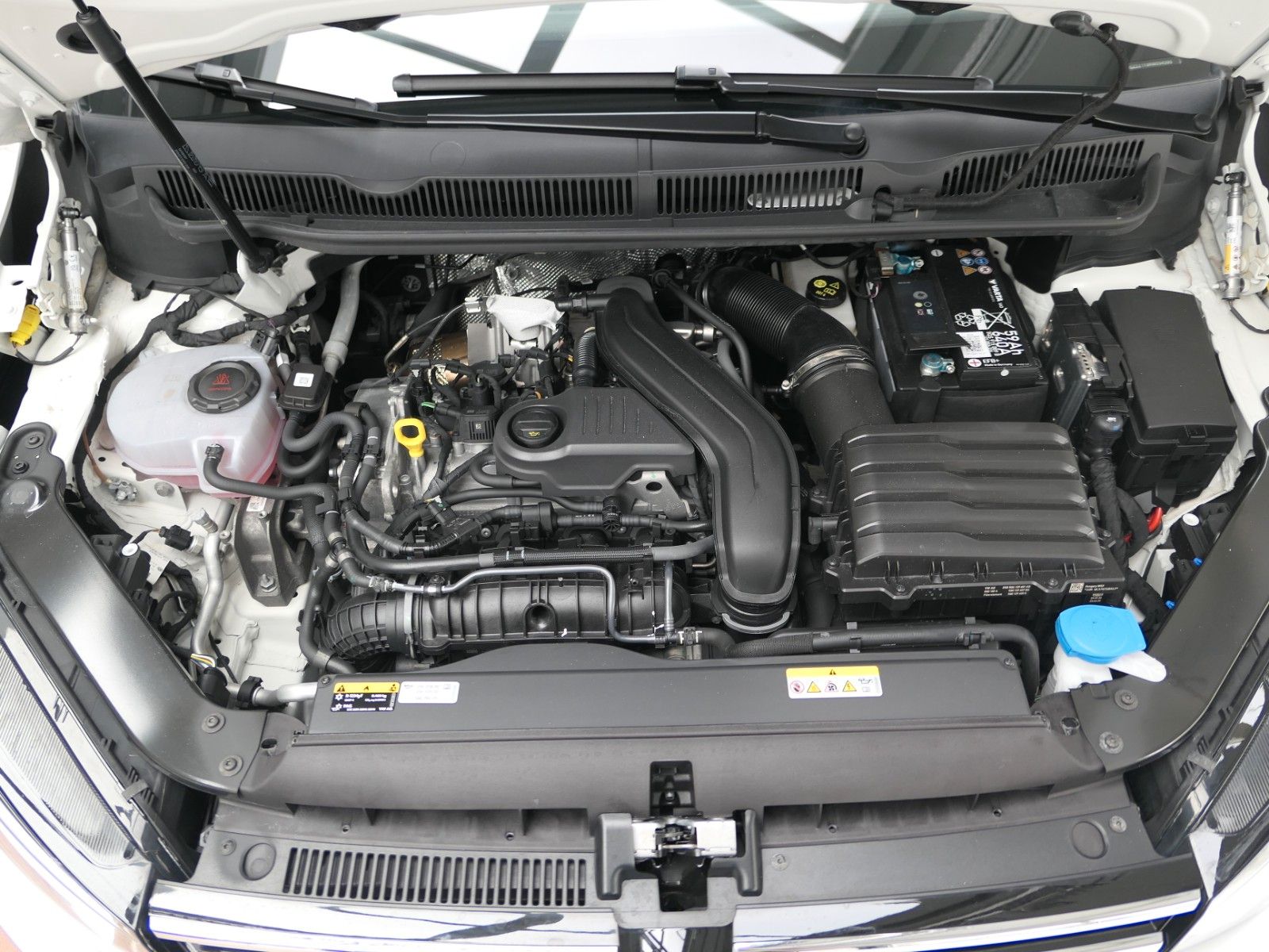 Fahrzeugabbildung Volkswagen Touran 1.5 *NAVI*PDC*ACC*LM*7Sitze*Appconnct...