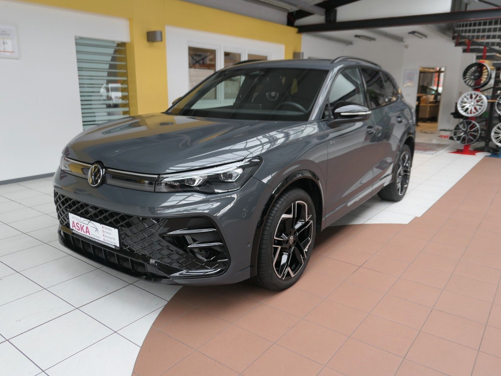 Volkswagen Tiguan TDI R-Line*DSG*NAVI*AHK*Mass-sitz*Matrix