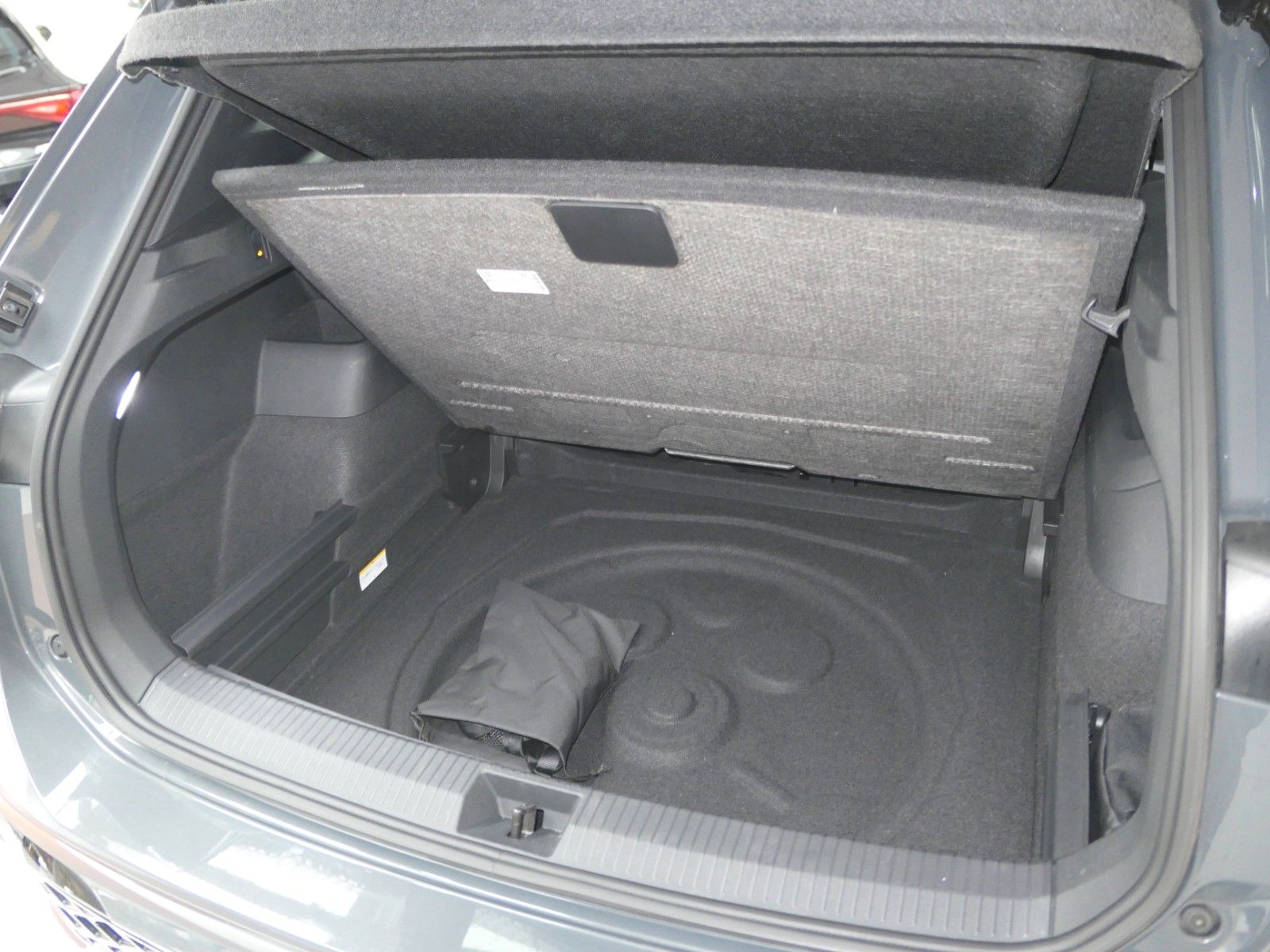 Fahrzeugabbildung Volkswagen Tiguan TDI R-Line*DSG*NAVI*AHK*Mass-sitz*Matrix