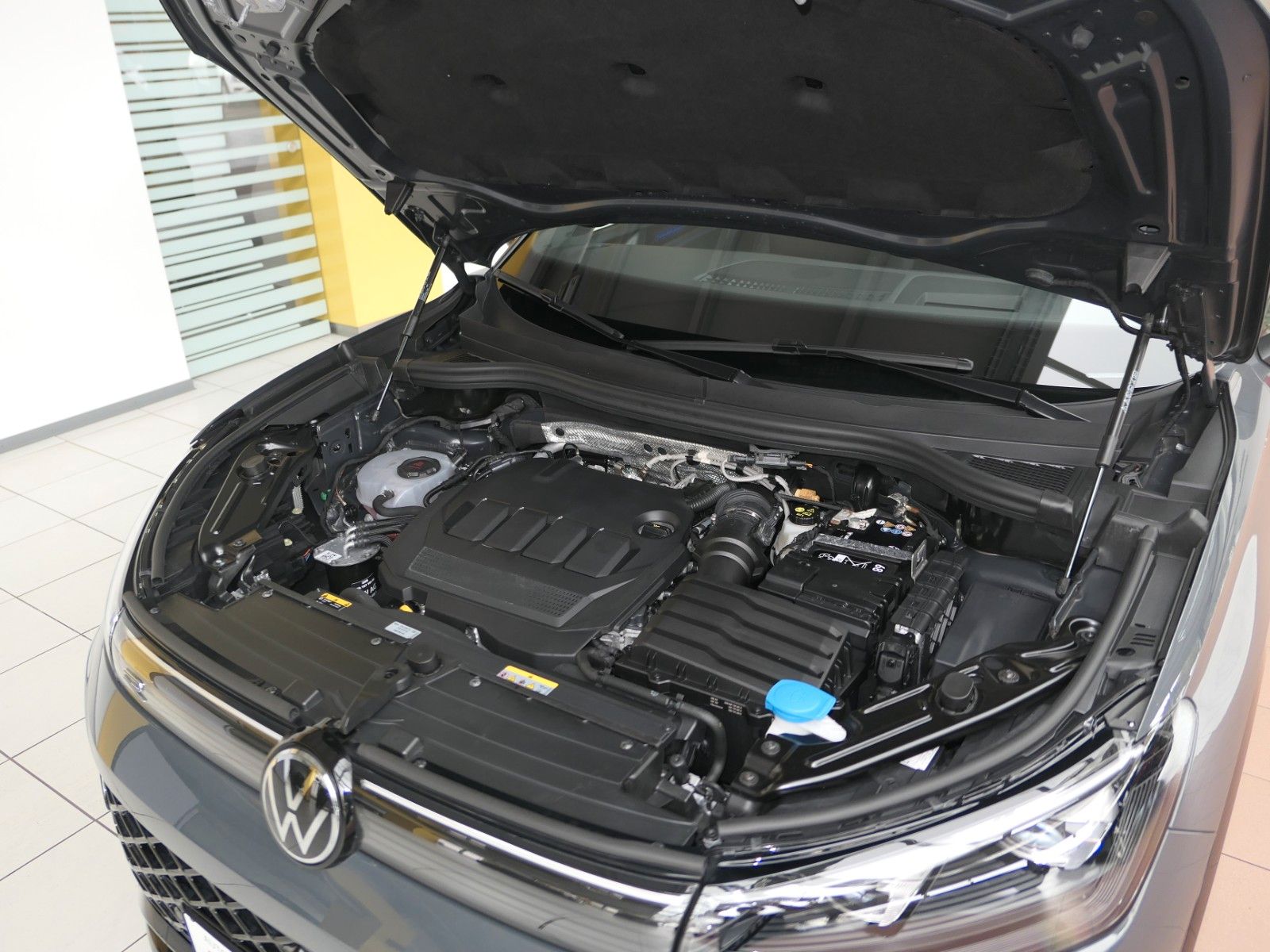 Fahrzeugabbildung Volkswagen Tiguan TDI R-Line*DSG*NAVI*AHK*Mass-sitz*Matrix