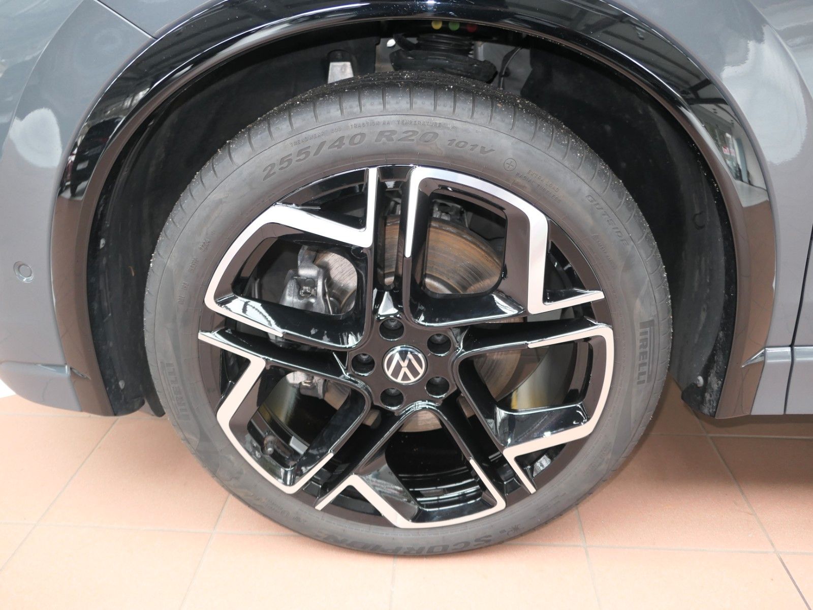 Fahrzeugabbildung Volkswagen Tiguan TDI R-Line*DSG*NAVI*AHK*Mass-sitz*Matrix