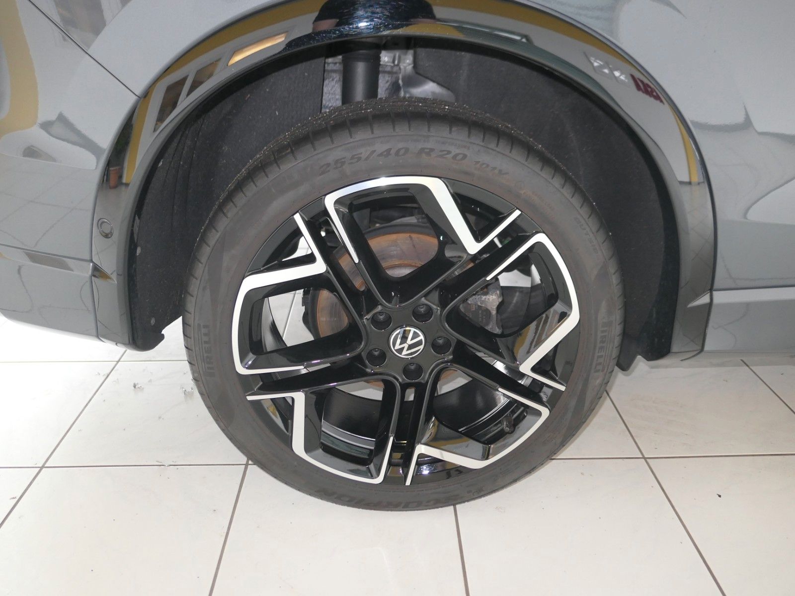 Fahrzeugabbildung Volkswagen Tiguan TDI R-Line*DSG*NAVI*AHK*Mass-sitz*Matrix