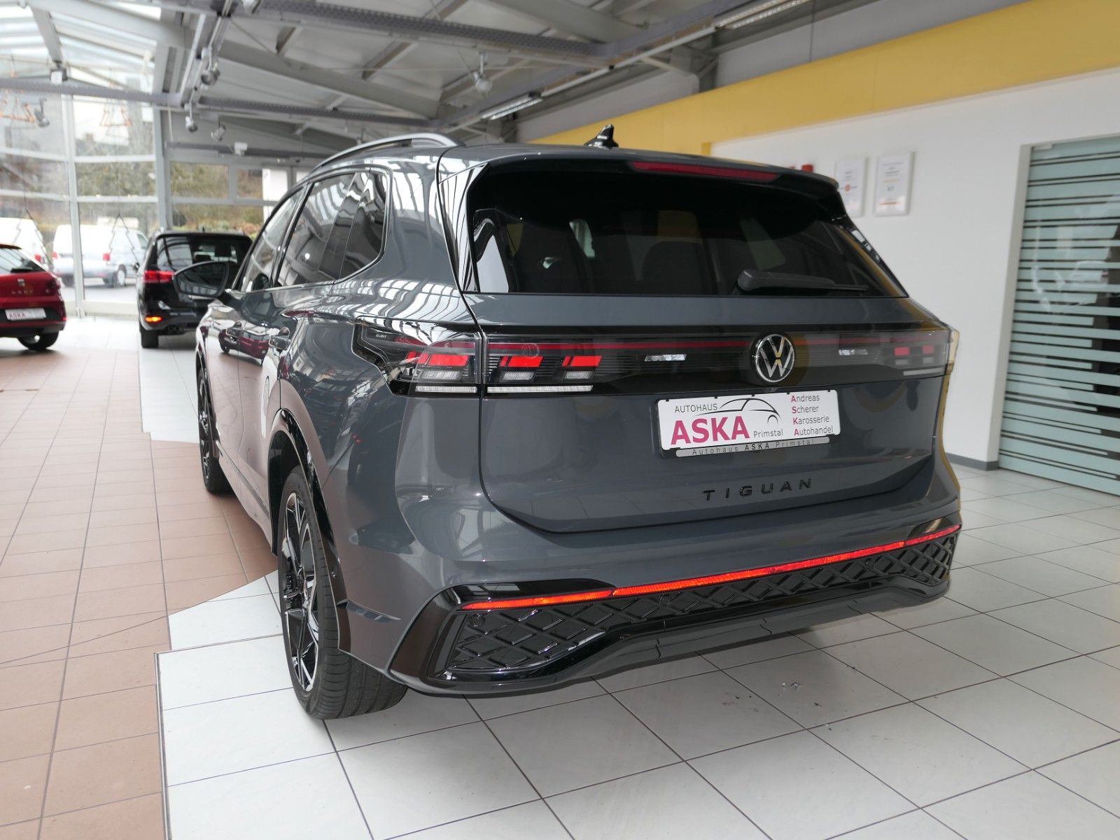 Fahrzeugabbildung Volkswagen Tiguan TDI R-Line*DSG*NAVI*AHK*Mass-sitz*Matrix