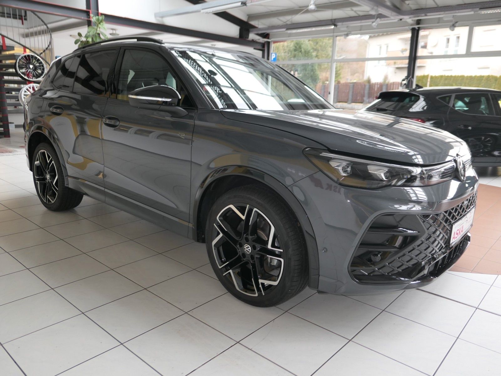 Fahrzeugabbildung Volkswagen Tiguan TDI R-Line*DSG*NAVI*AHK*Mass-sitz*Matrix