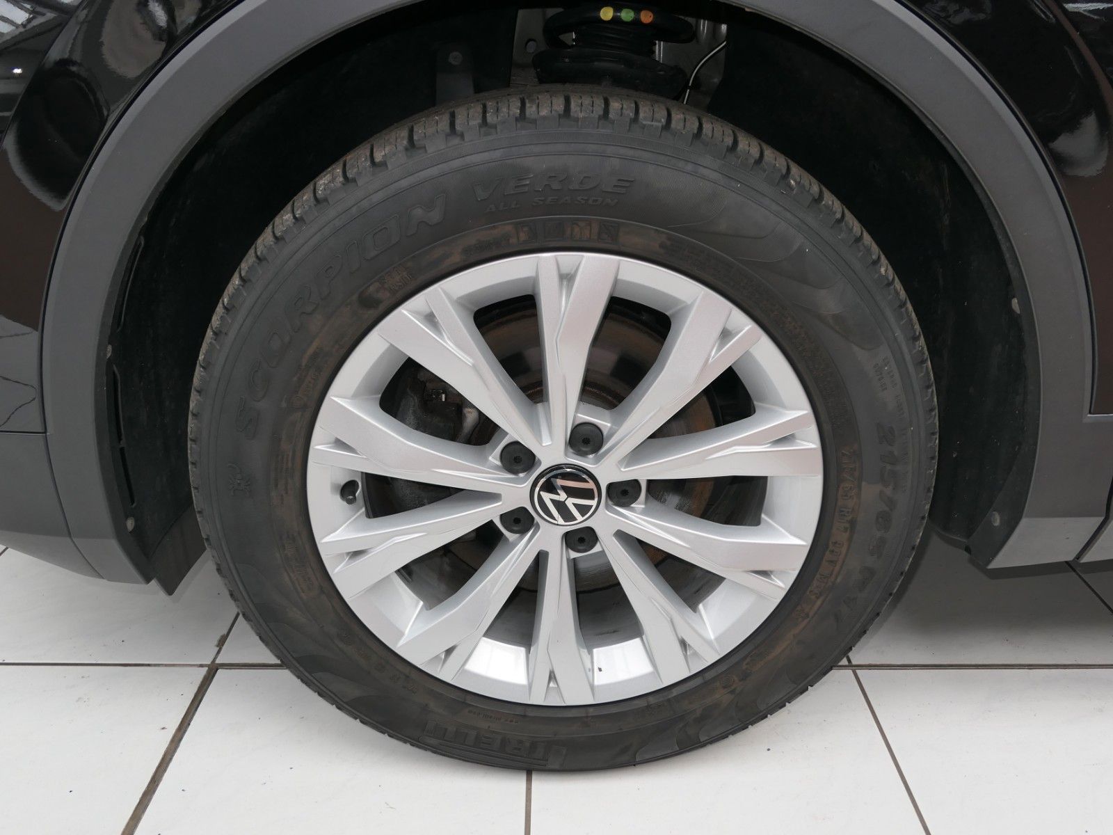 Fahrzeugabbildung Volkswagen Tiguan 2.0 TDI DSG*NAVI*LM*LED*unfallfrei