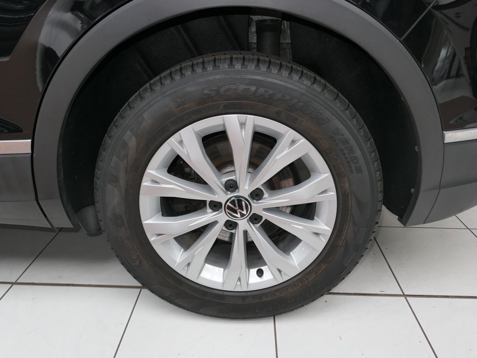 Fahrzeugabbildung Volkswagen Tiguan 2.0 TDI DSG*NAVI*LM*LED*unfallfrei