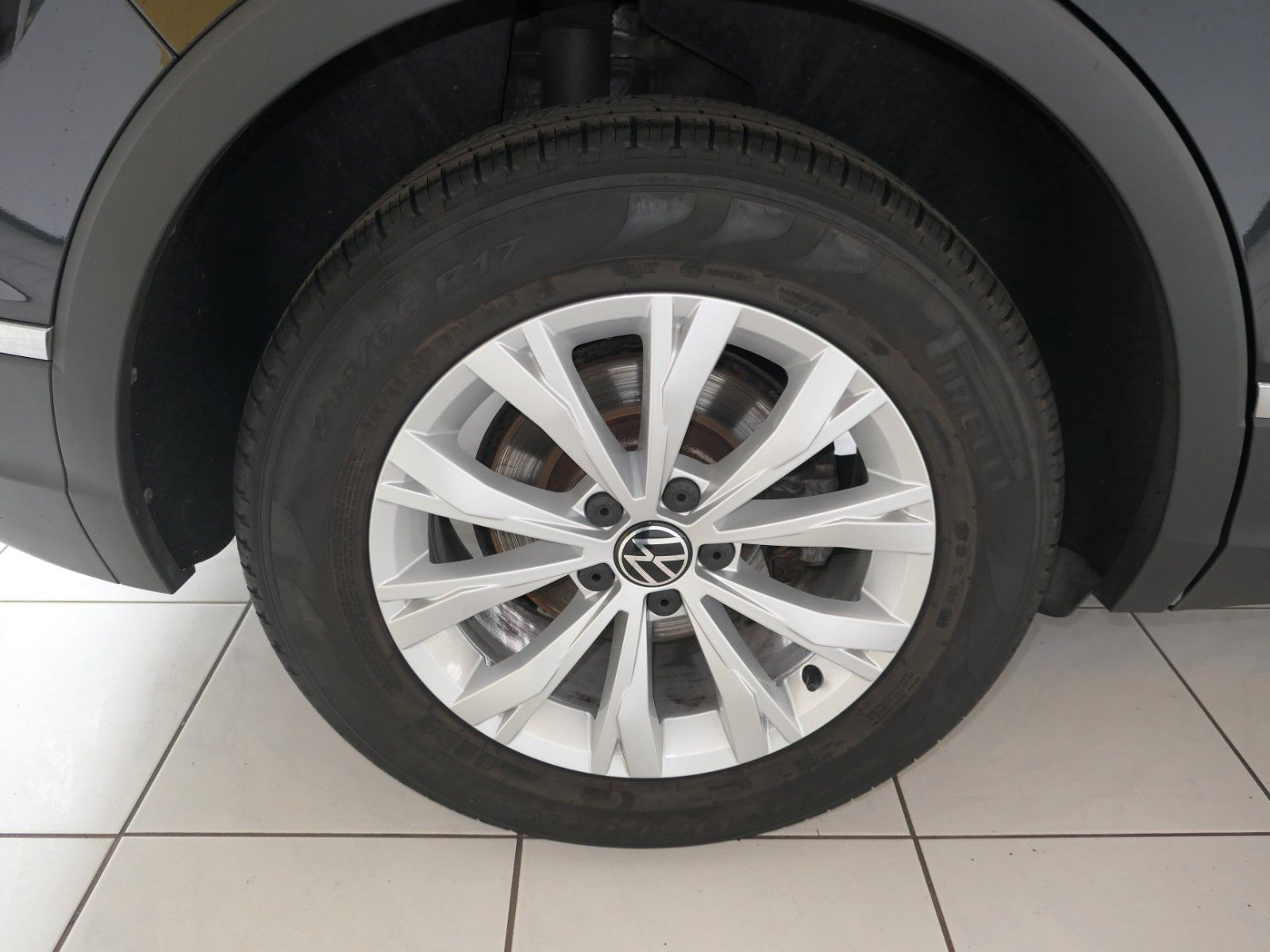 Fahrzeugabbildung Volkswagen Tiguan 2.0 TDI DSG*NAVI*LM*LED*unfallfrei