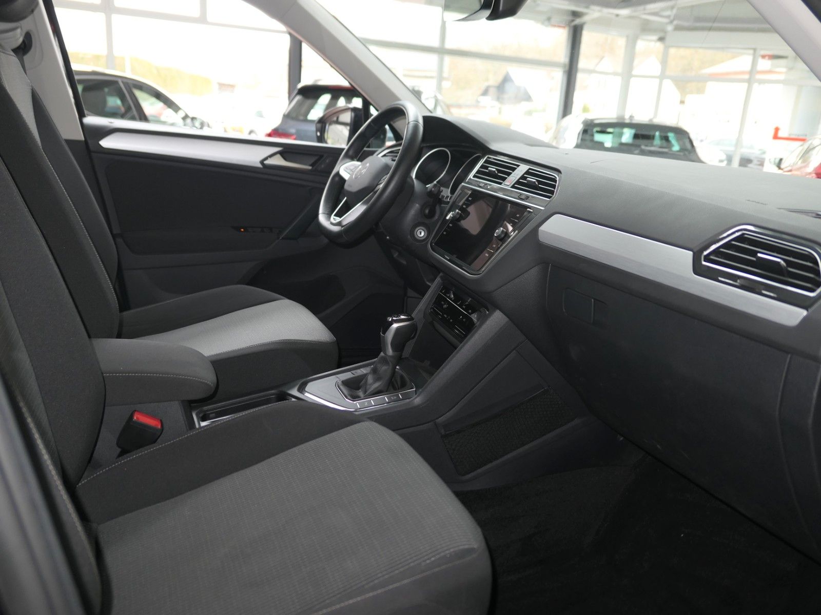 Fahrzeugabbildung Volkswagen Tiguan 2.0 TDI DSG*NAVI*LM*LED*unfallfrei