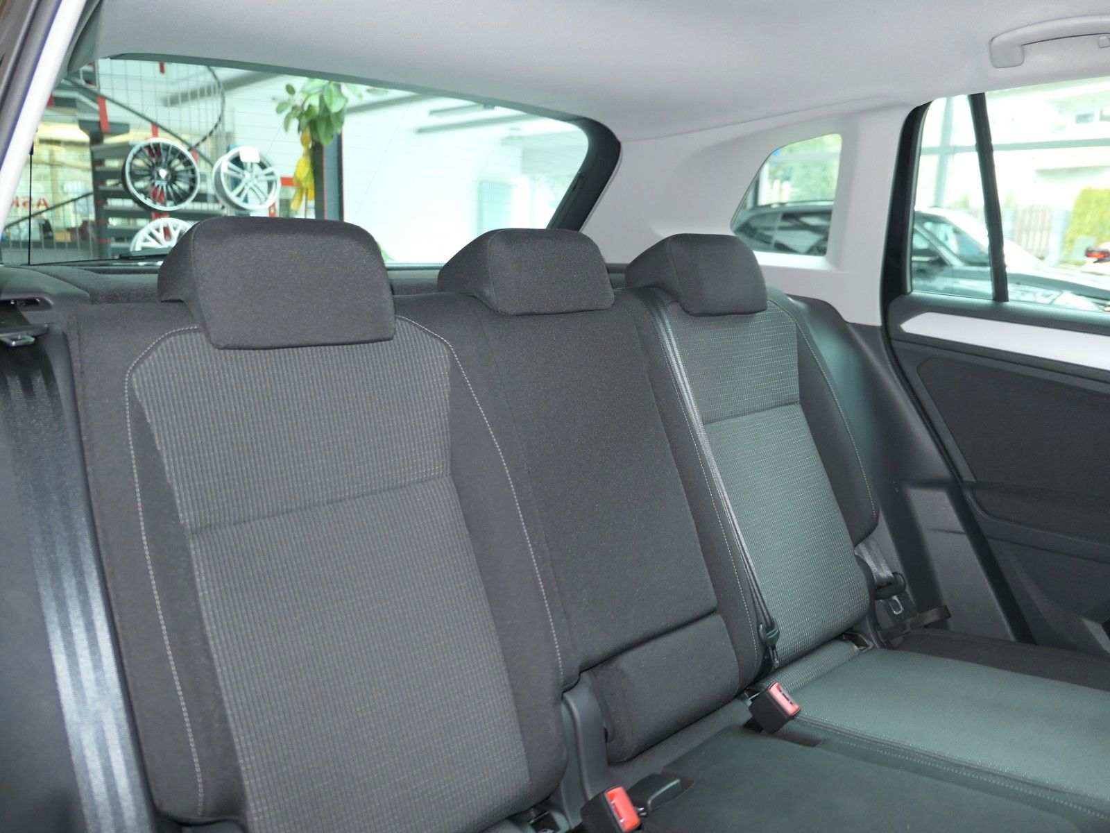 Fahrzeugabbildung Volkswagen Tiguan 2.0 TDI DSG*NAVI*LM*LED*unfallfrei