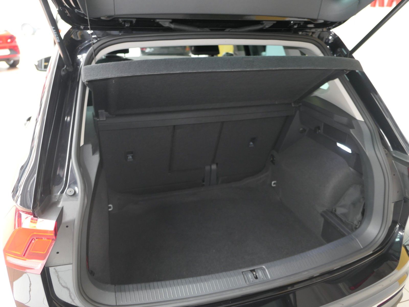 Fahrzeugabbildung Volkswagen Tiguan 2.0 TDI DSG*NAVI*LM*LED*unfallfrei