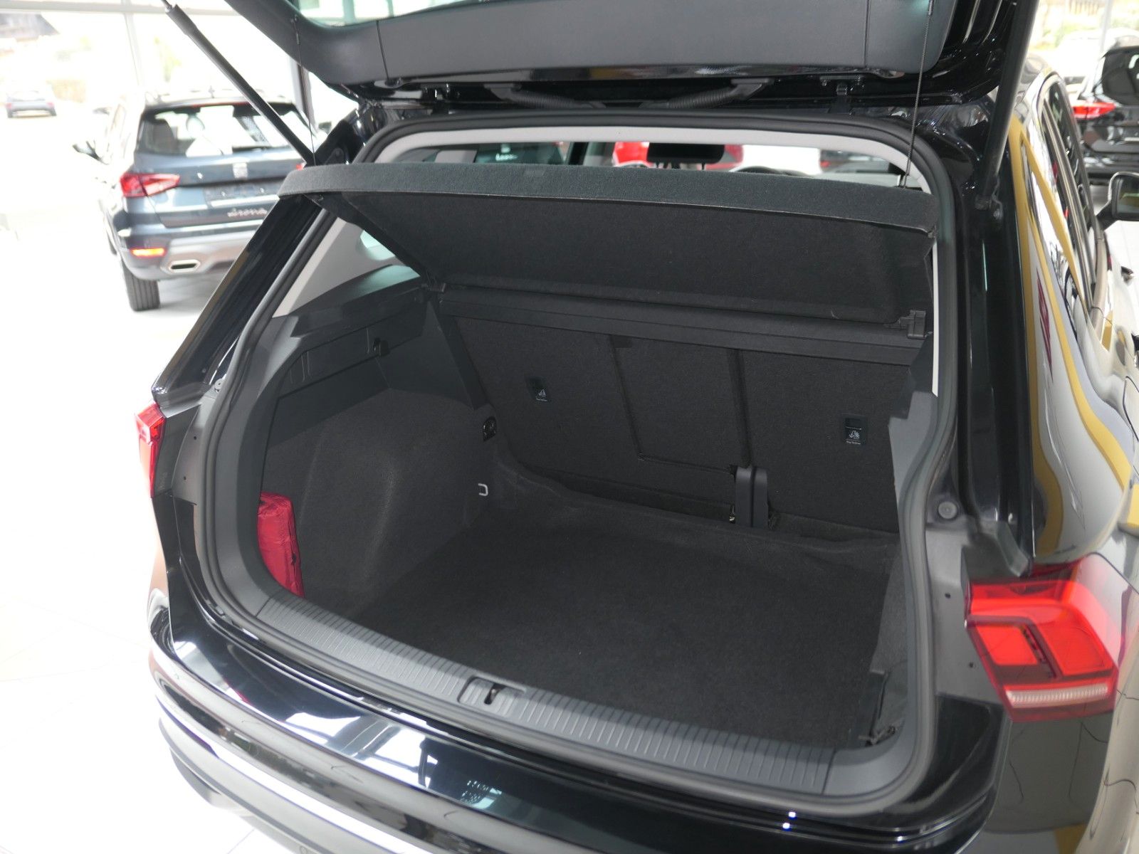 Fahrzeugabbildung Volkswagen Tiguan 2.0 TDI DSG*NAVI*LM*LED*unfallfrei