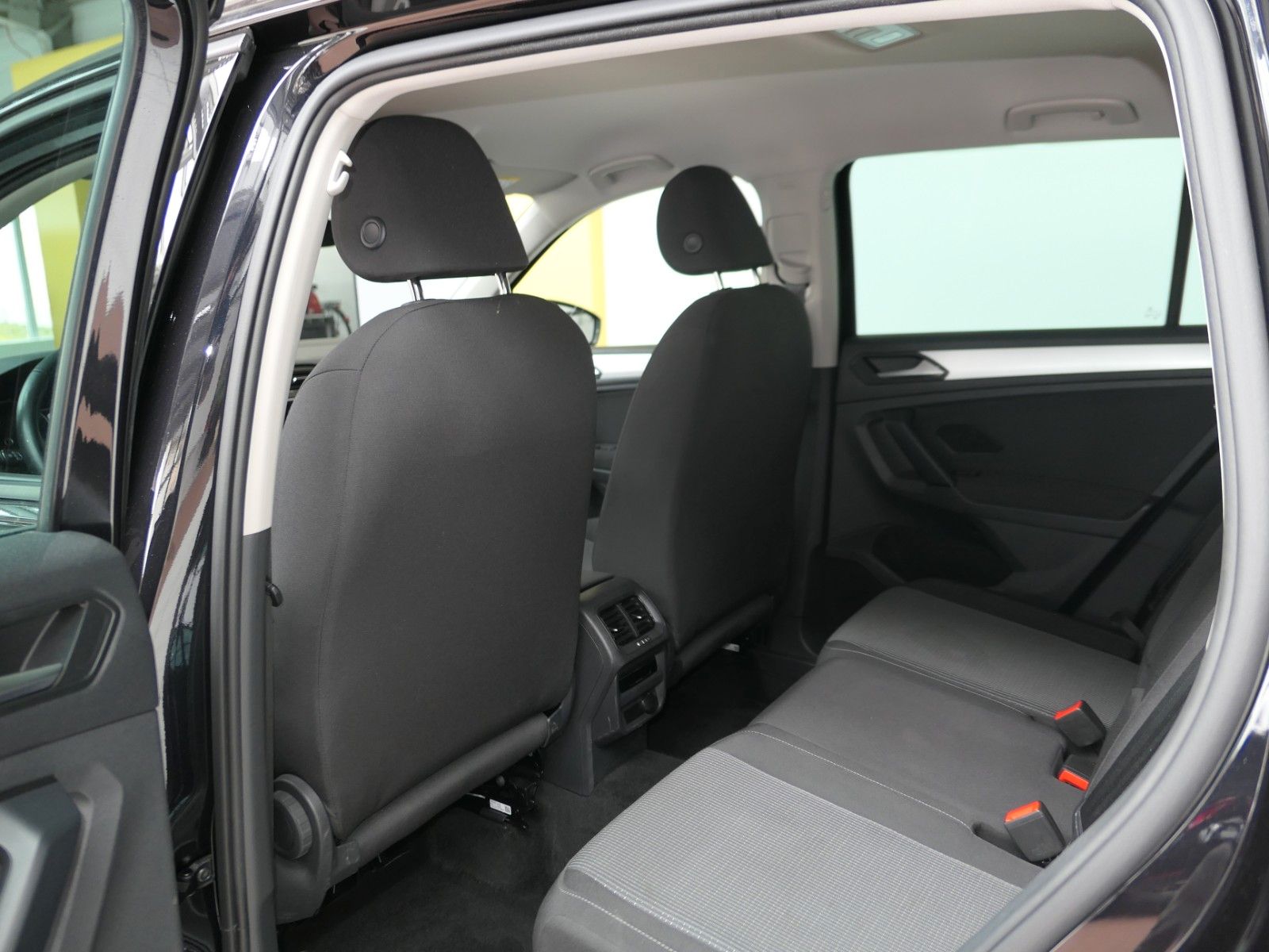 Fahrzeugabbildung Volkswagen Tiguan 2.0 TDI DSG*NAVI*LM*LED*unfallfrei