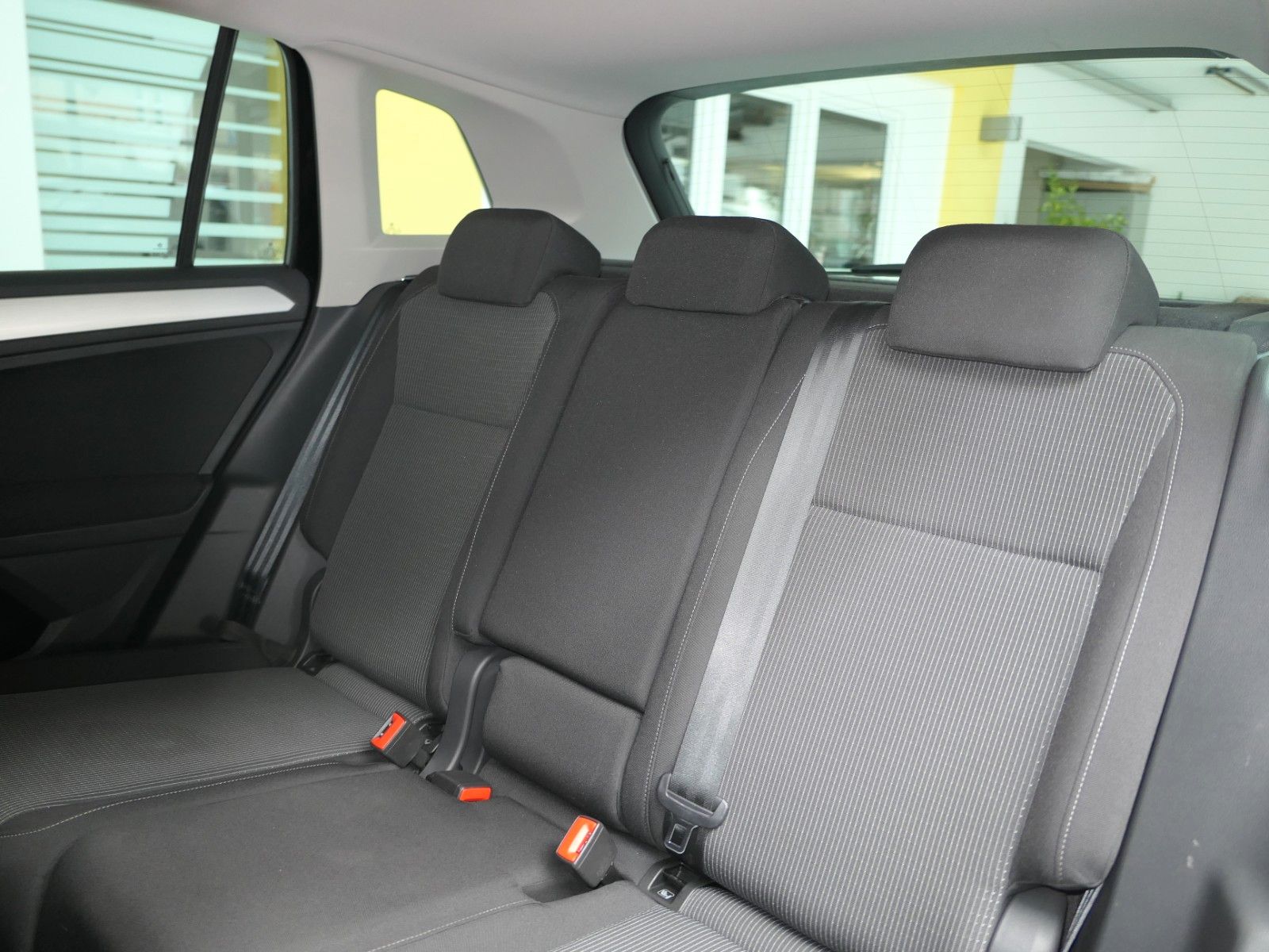 Fahrzeugabbildung Volkswagen Tiguan 2.0 TDI DSG*NAVI*LM*LED*unfallfrei