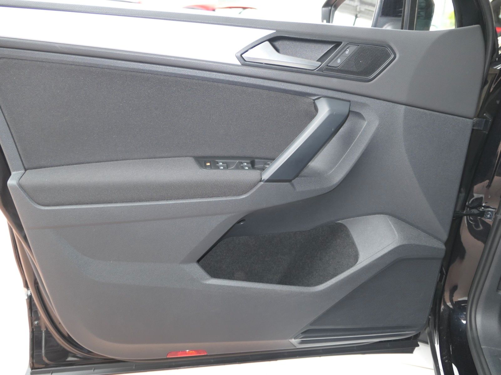 Fahrzeugabbildung Volkswagen Tiguan 2.0 TDI DSG*NAVI*LM*LED*unfallfrei