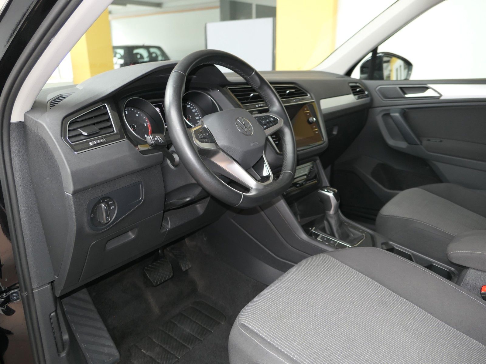 Fahrzeugabbildung Volkswagen Tiguan 2.0 TDI DSG*NAVI*LM*LED*unfallfrei