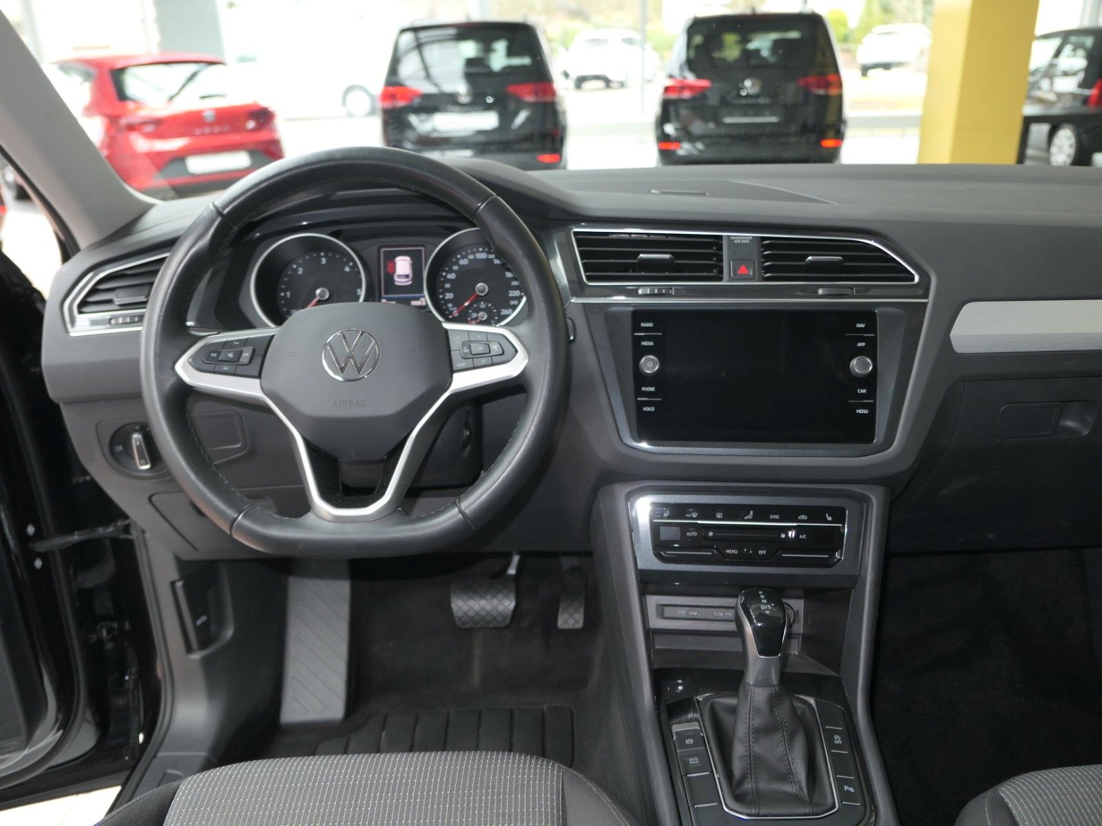 Fahrzeugabbildung Volkswagen Tiguan 2.0 TDI DSG*NAVI*LM*LED*unfallfrei